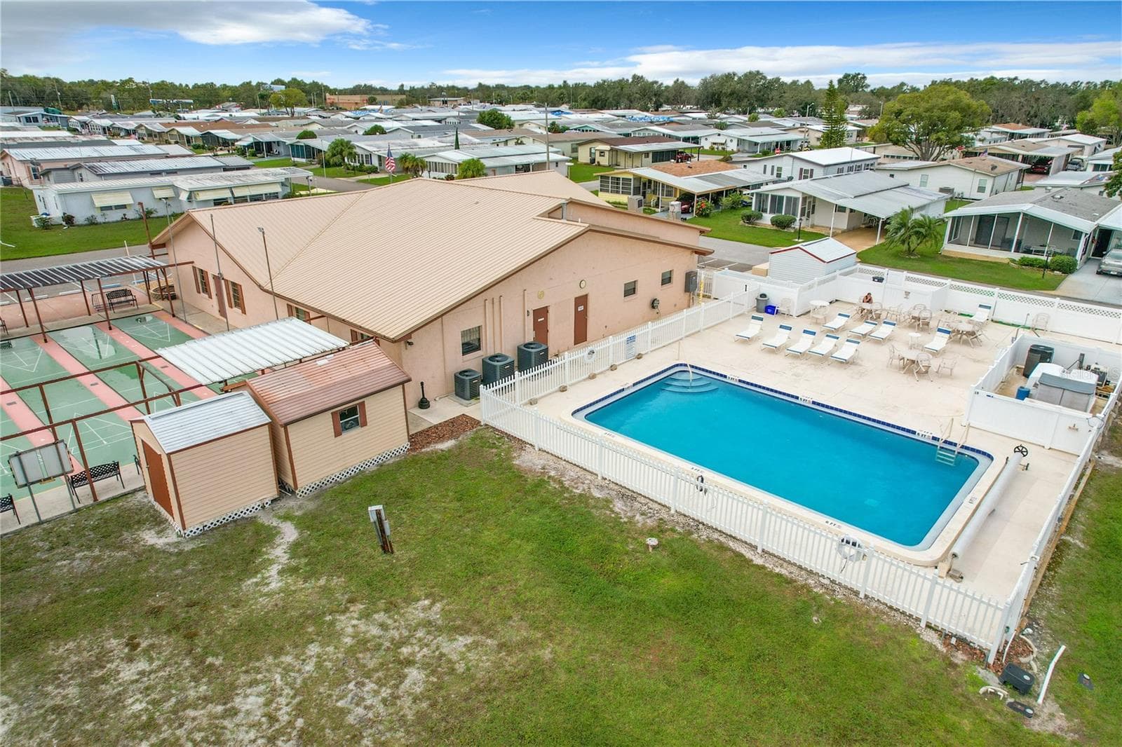 Community pool and clubhouse - 6825 S LAKE HENRY DR NE, WINTER HAVEN
