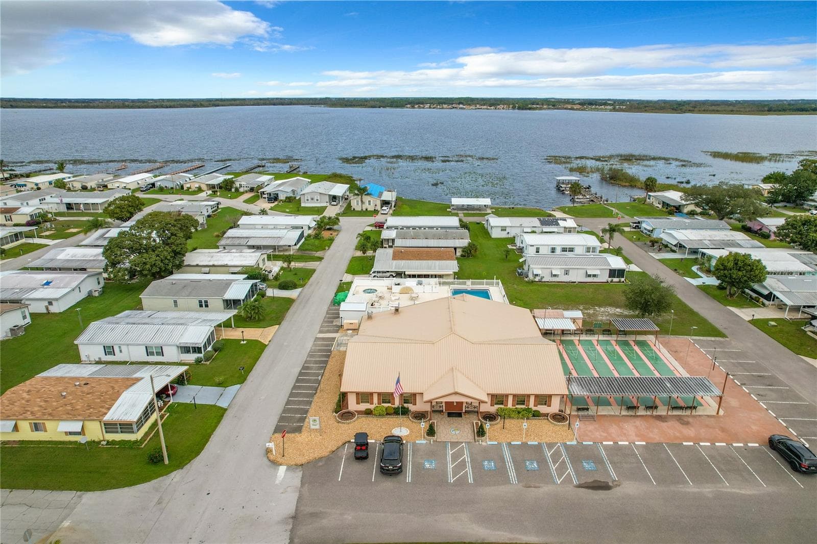 The clubhouse and amenities are located close to the home - 6825 S LAKE HENRY DR NE, WINTER HAVEN