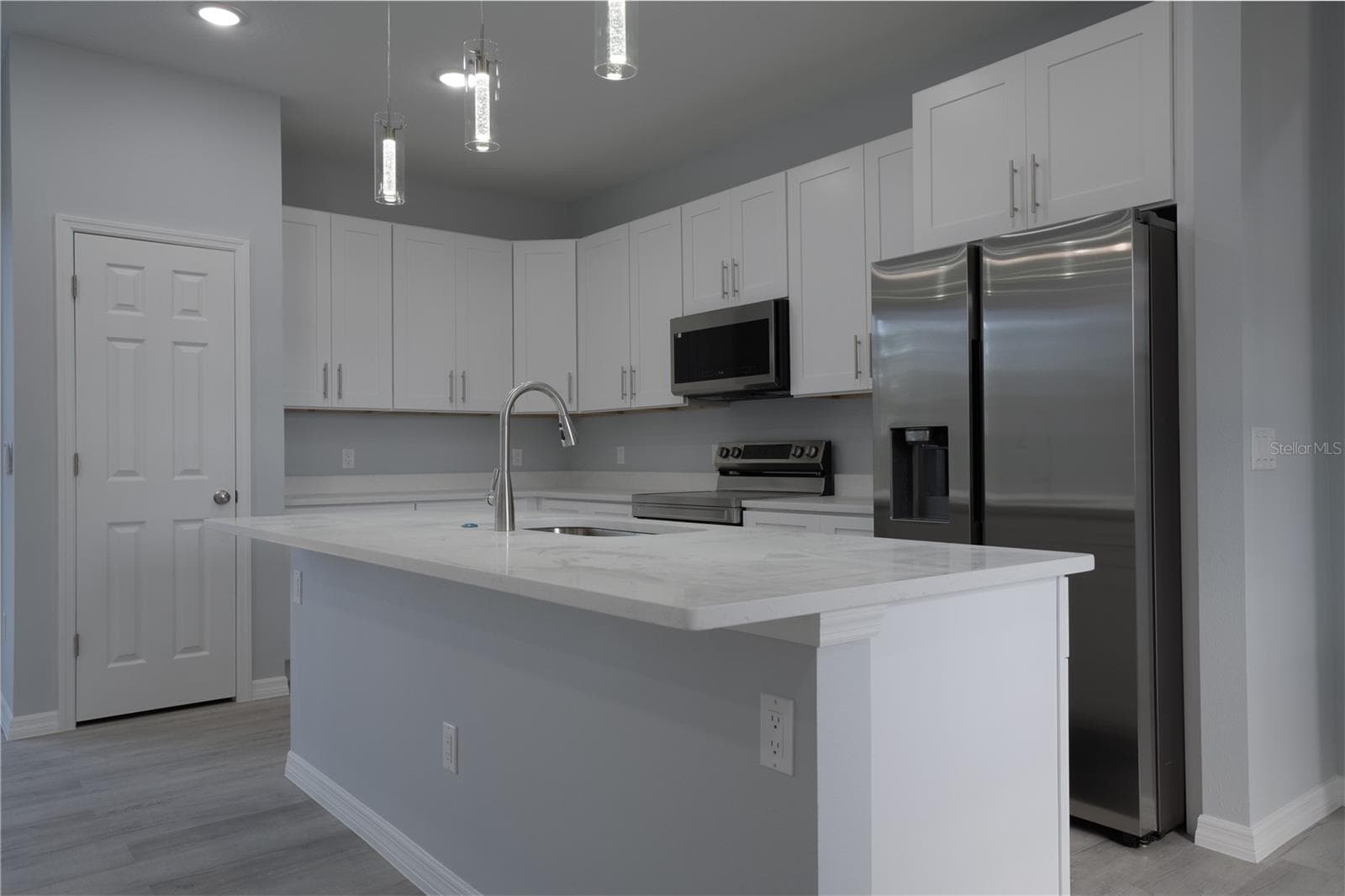 Single Family Residence at 1013 ASTON-MARTIN DR, SEBRING, photo 5 of 32