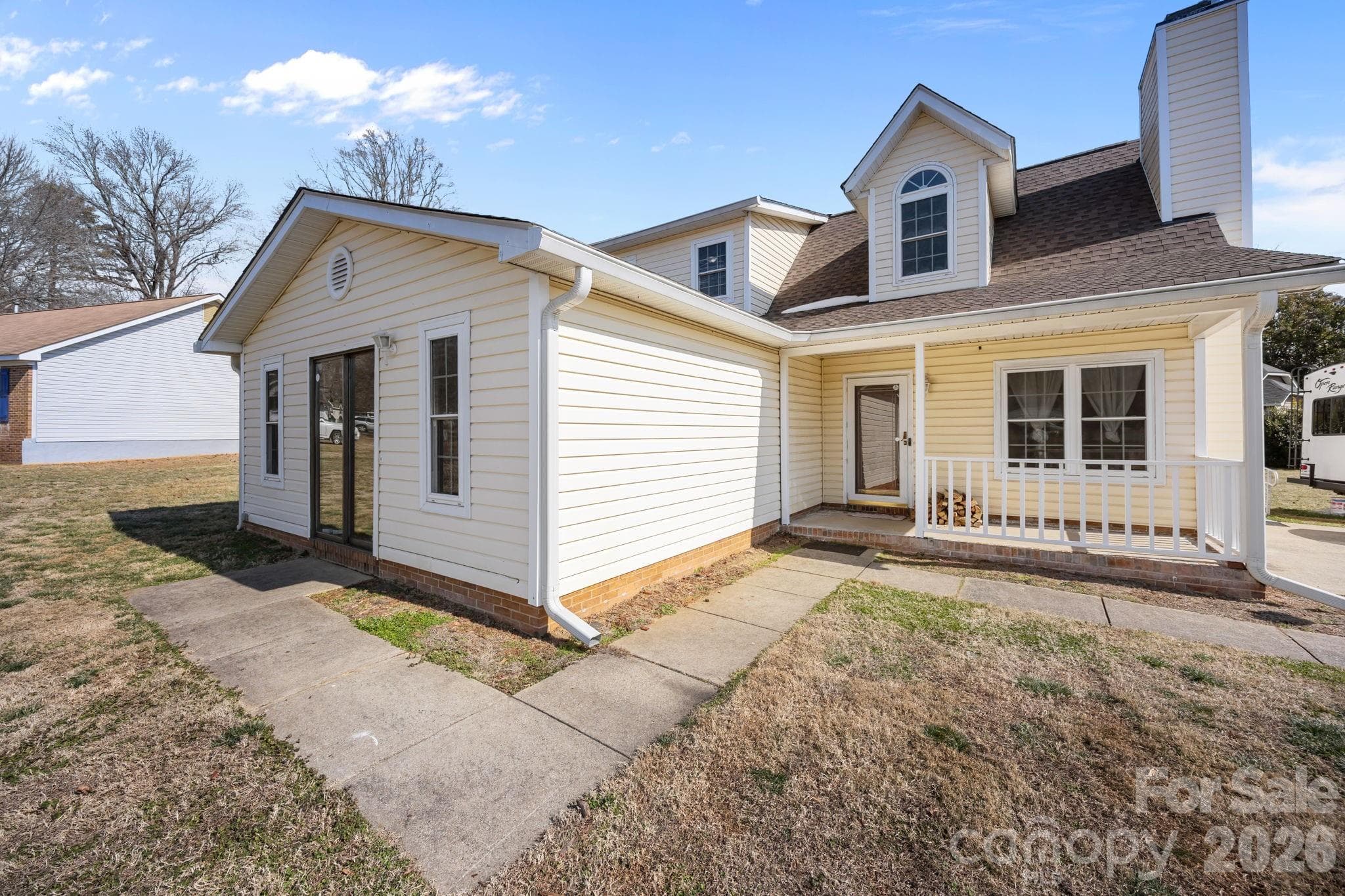 Single Family Residence at 5400 Barnview Court, Charlotte, photo 2 of 23
