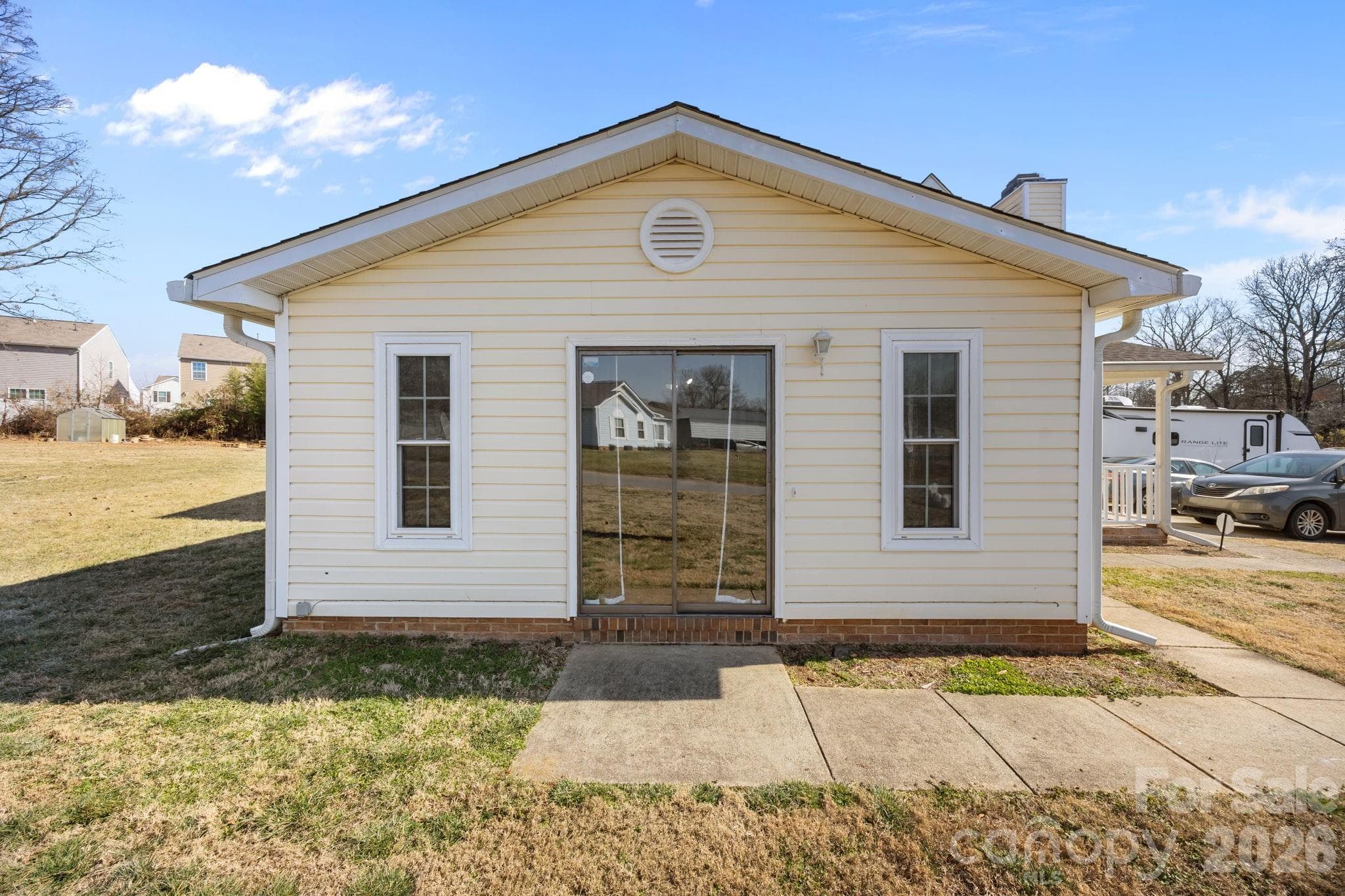 Single Family Residence at 5400 Barnview Court, Charlotte, photo 3 of 23