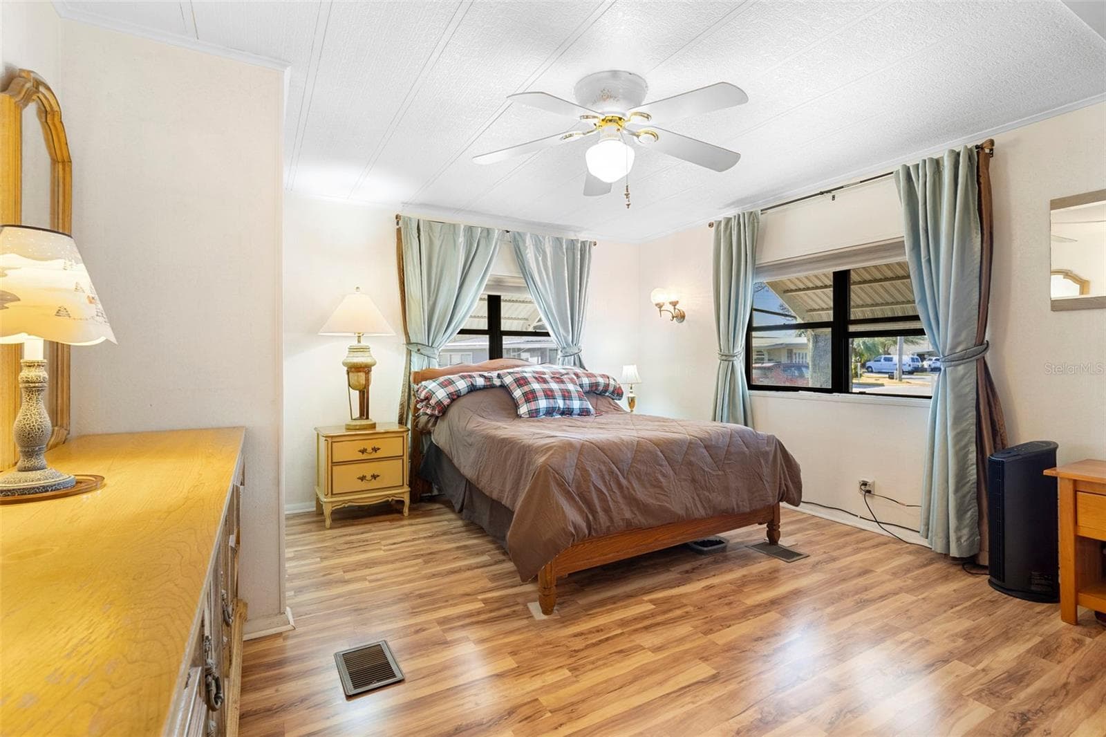 Manufactured Home at 232 MEADOW LARK DR, OSTEEN, photo 14 of 51
