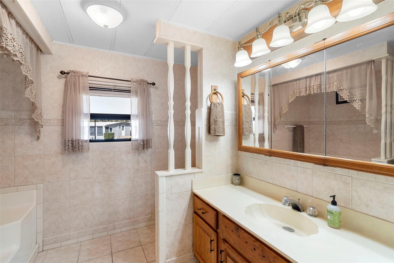 Master bath - 232 MEADOW LARK DR, OSTEEN