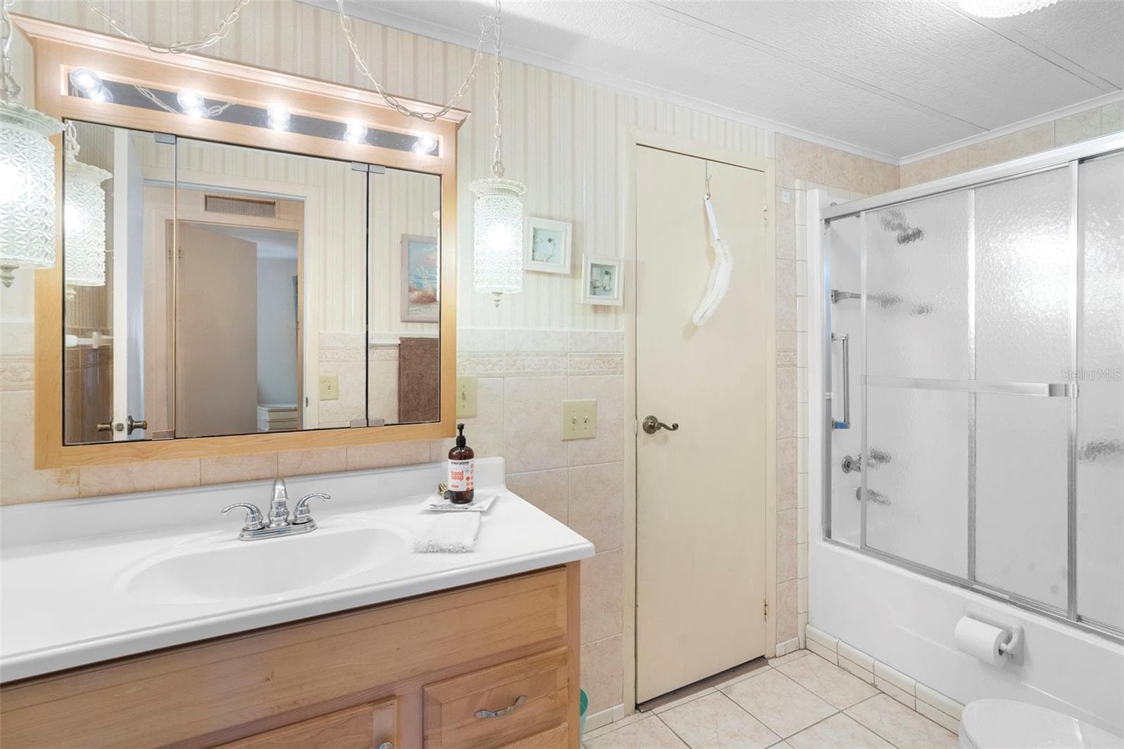 Guest bath - 232 MEADOW LARK DR, OSTEEN