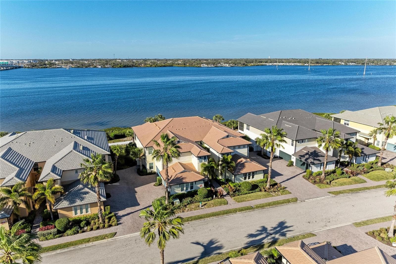 Condominium at 1246 RIVERSCAPE ST, BRADENTON, photo 2 of 77
