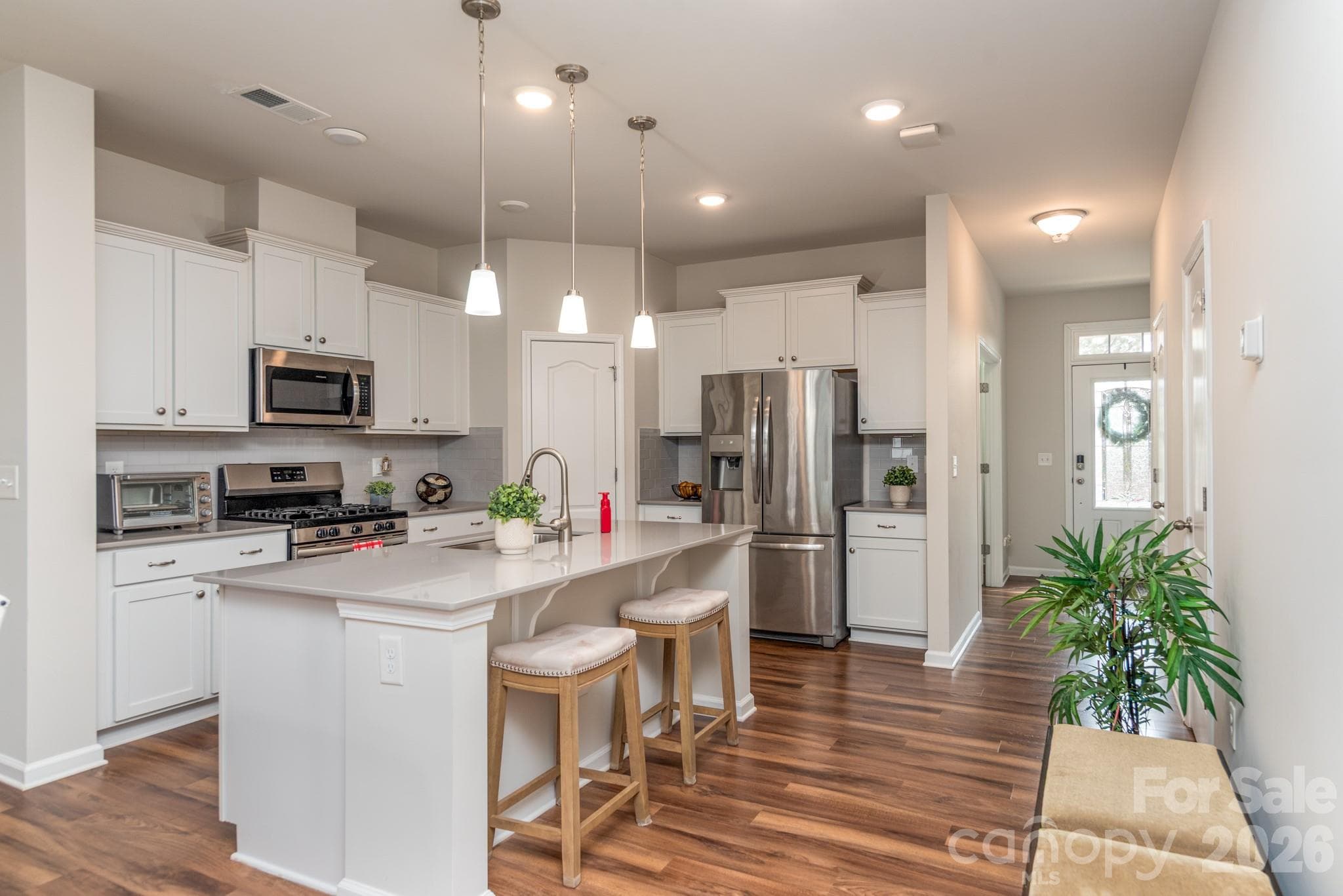 Bright kitchen with center island, gas cooktop, stainless appliances - 11316 Westbranch Parkway, Davidson