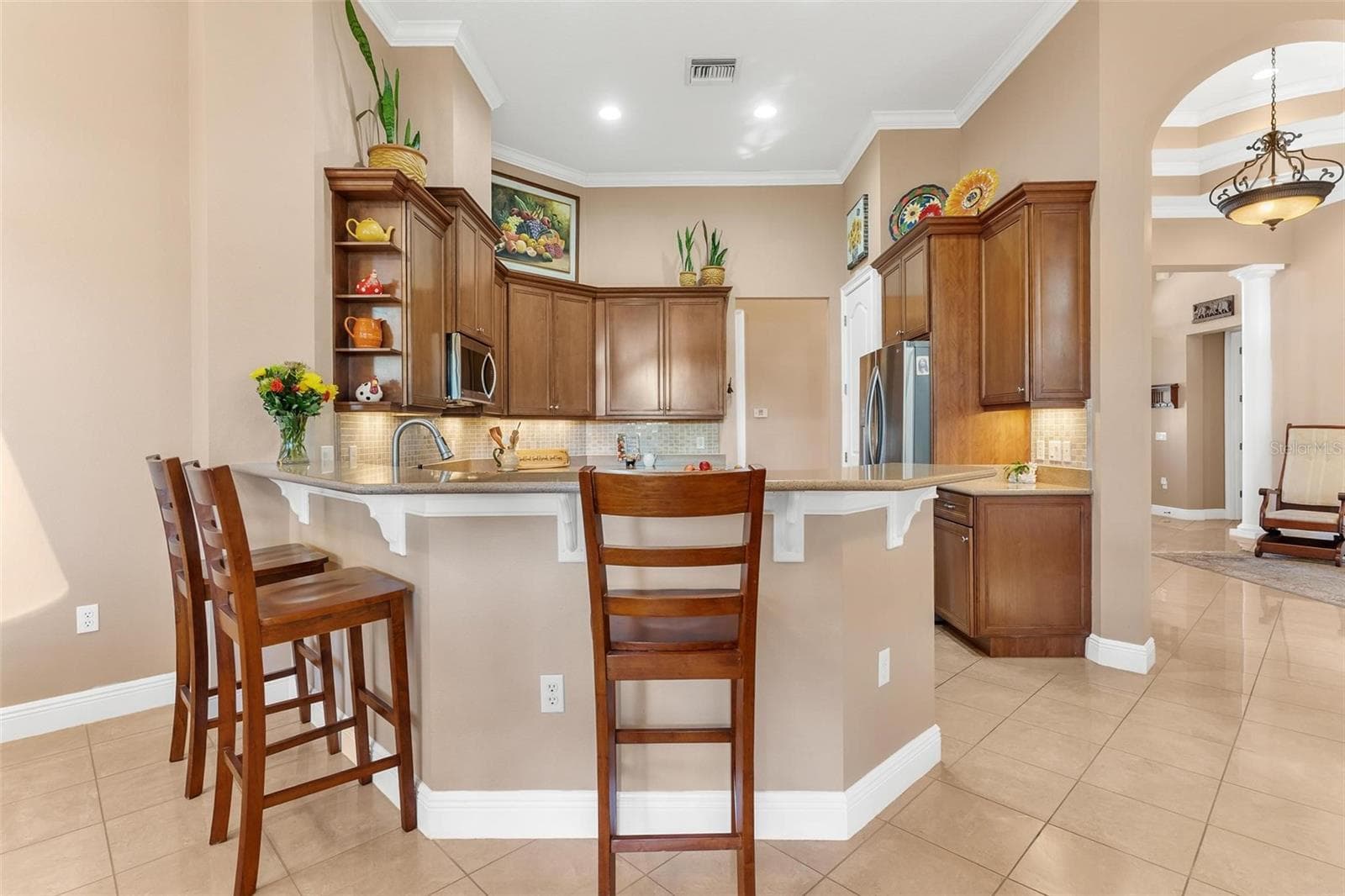 Breakfast is served at this large snack bar! - 26309 SAN GABRIEL, HOWEY IN THE HILLS