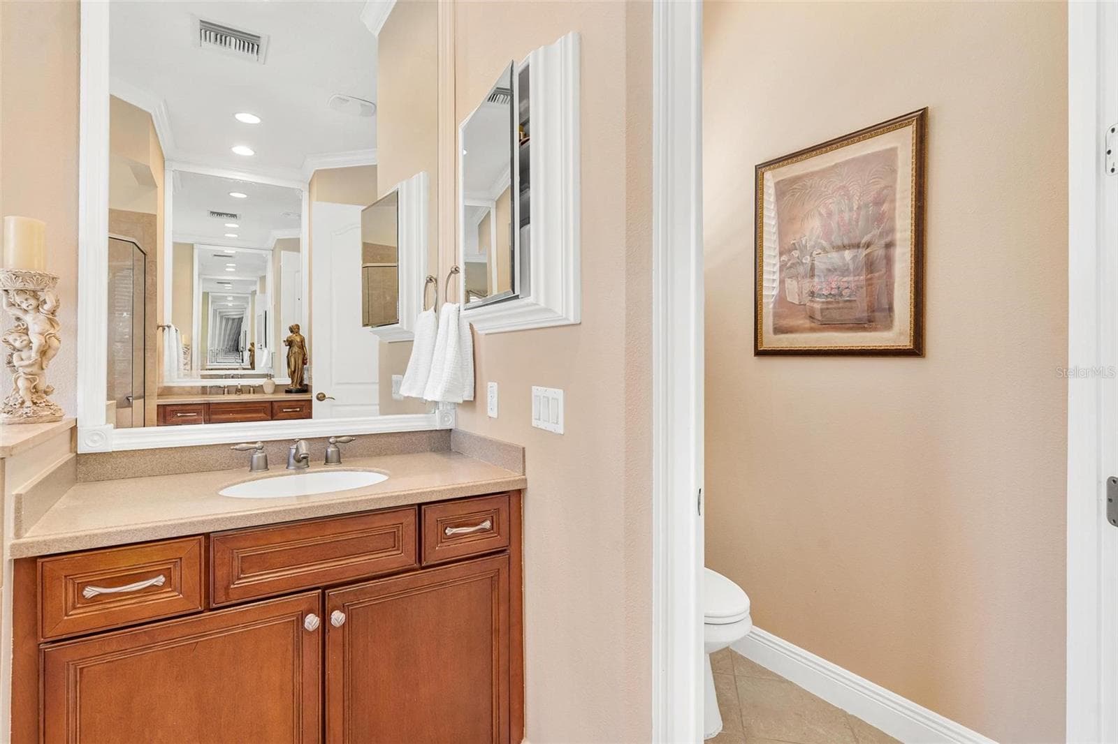 Additional raised vanity for your Partner... - 26309 SAN GABRIEL, HOWEY IN THE HILLS