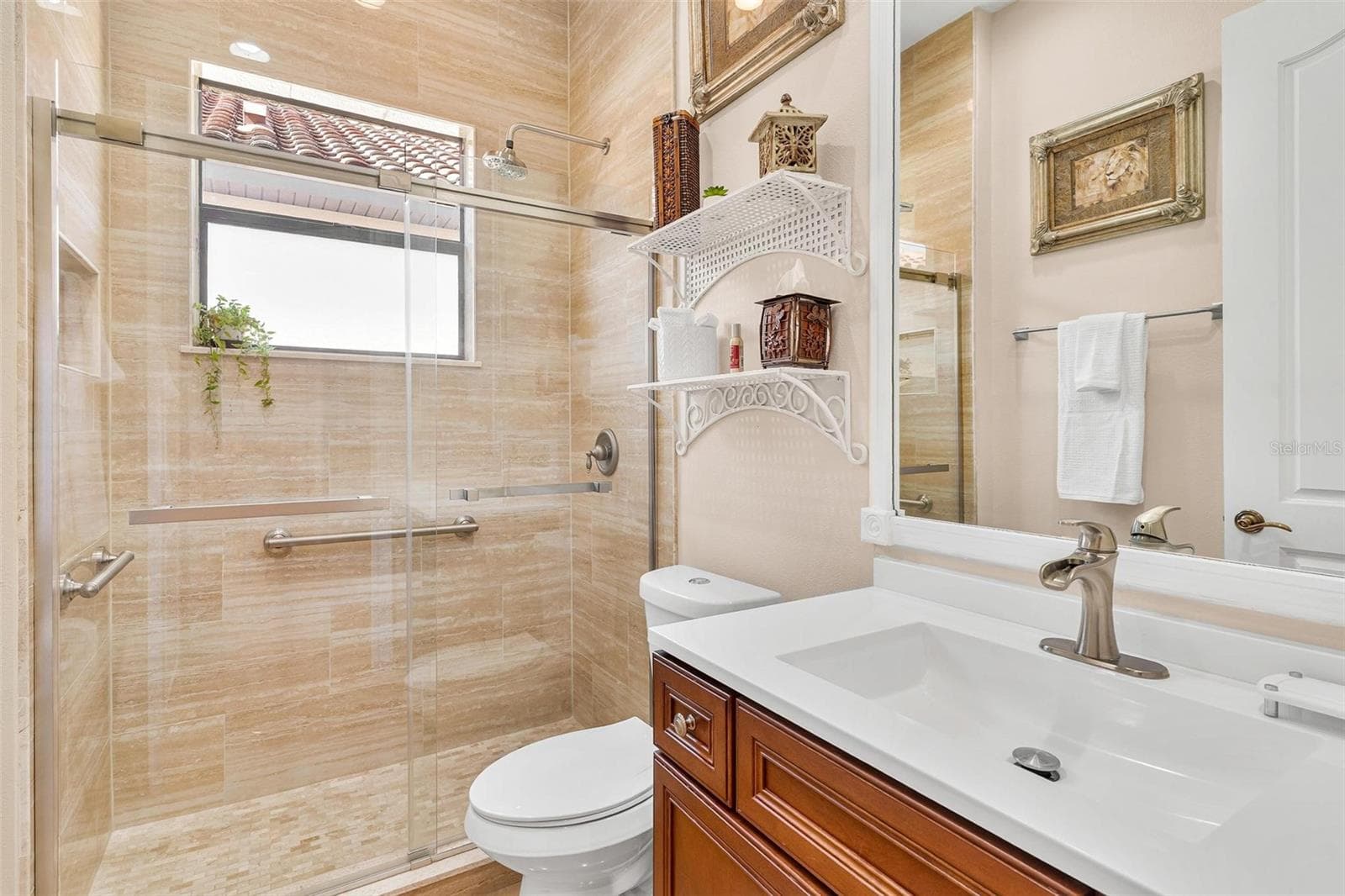 Love this newly redone Guest Bath! - 26309 SAN GABRIEL, HOWEY IN THE HILLS
