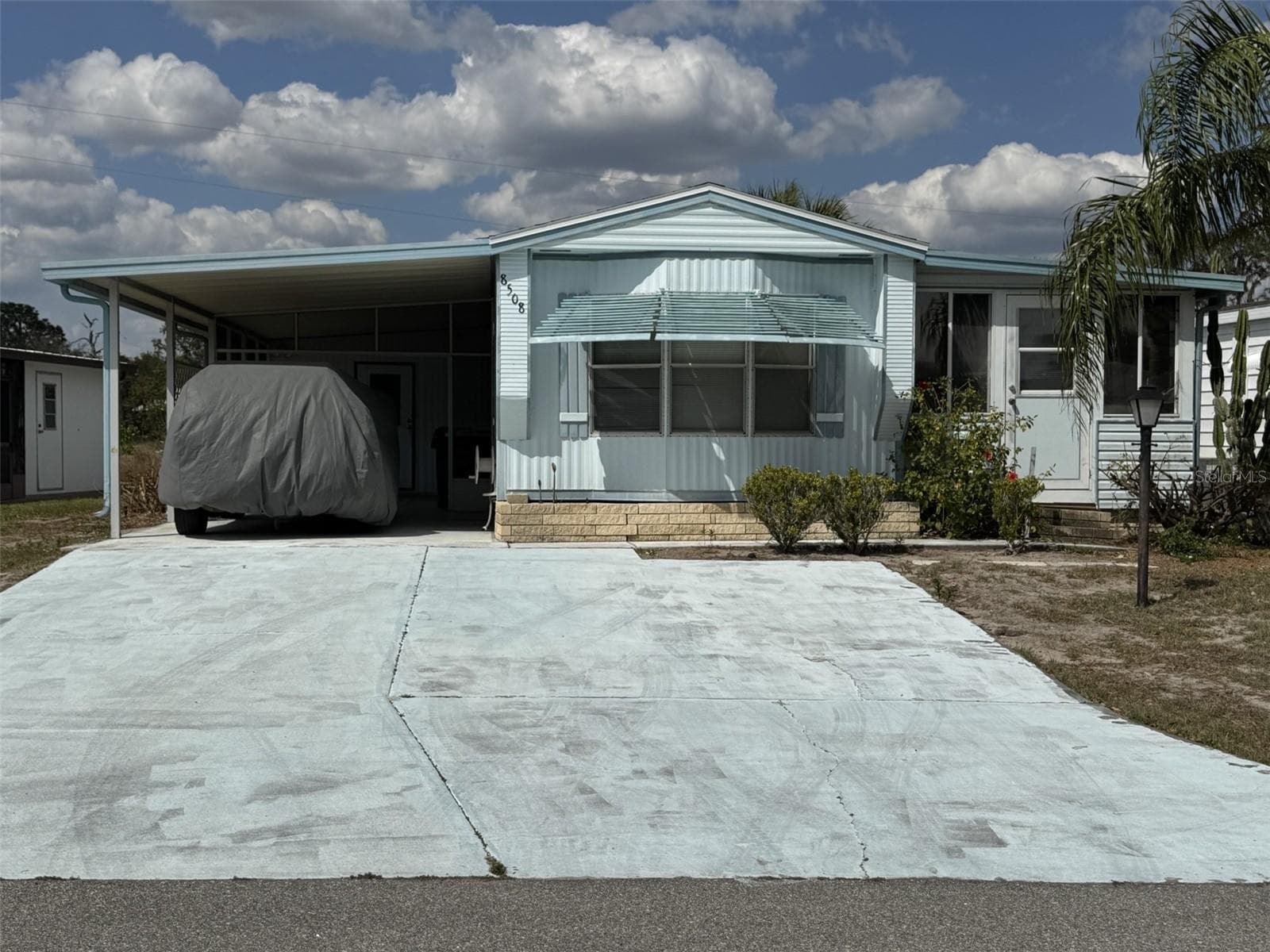 Manufactured Home at 8508 BREEZE HILL DR, LAKE WALES, photo 2 of 47