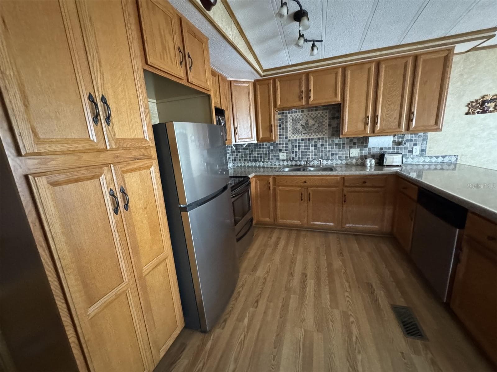 Manufactured Home at 8508 BREEZE HILL DR, LAKE WALES, photo 12 of 47