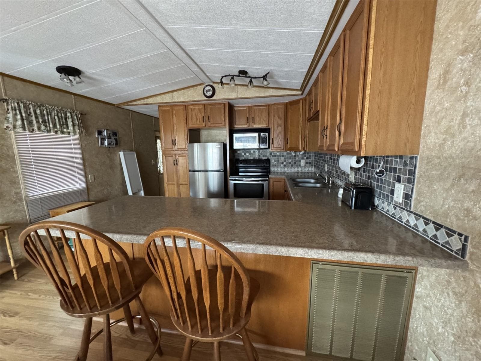 Manufactured Home at 8508 BREEZE HILL DR, LAKE WALES, photo 16 of 47