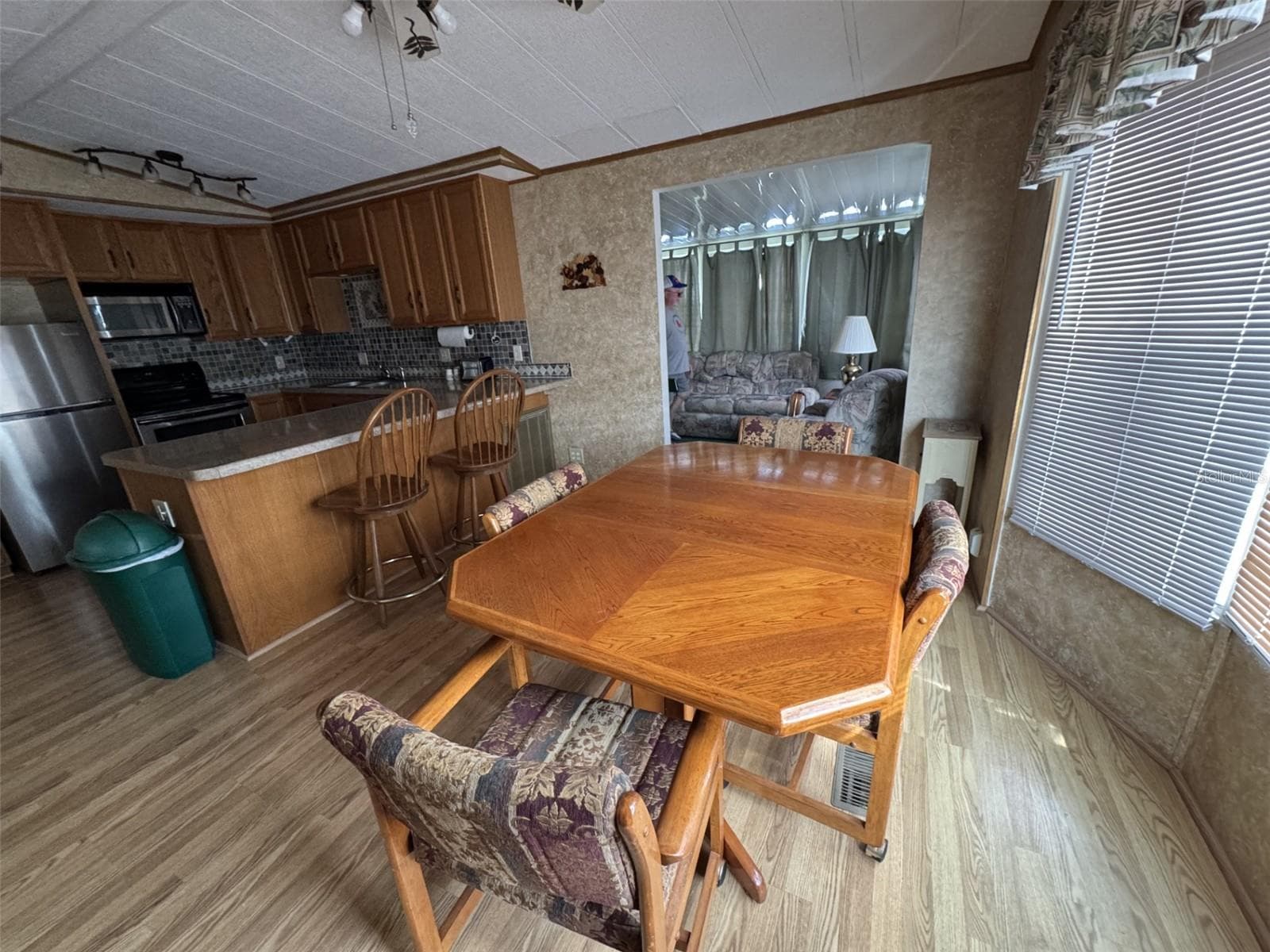 Manufactured Home at 8508 BREEZE HILL DR, LAKE WALES, photo 18 of 47