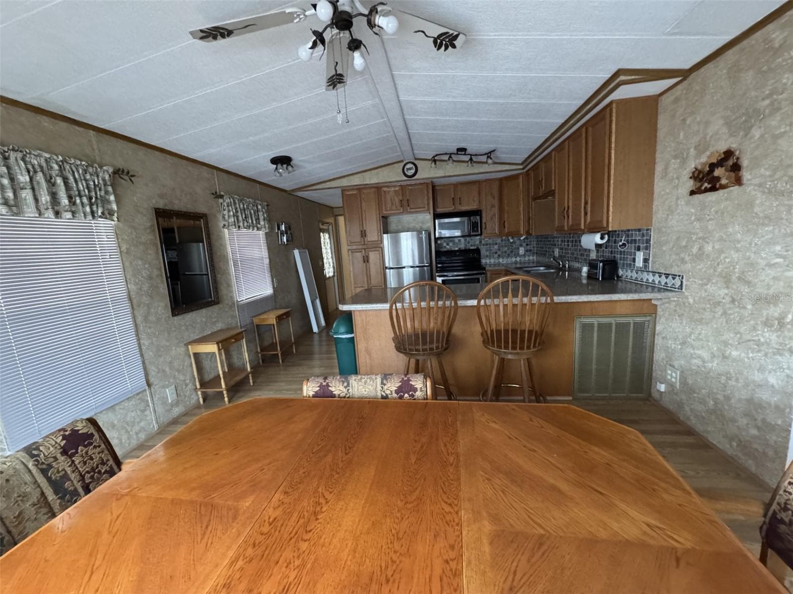 Manufactured Home at 8508 BREEZE HILL DR, LAKE WALES, photo 19 of 47