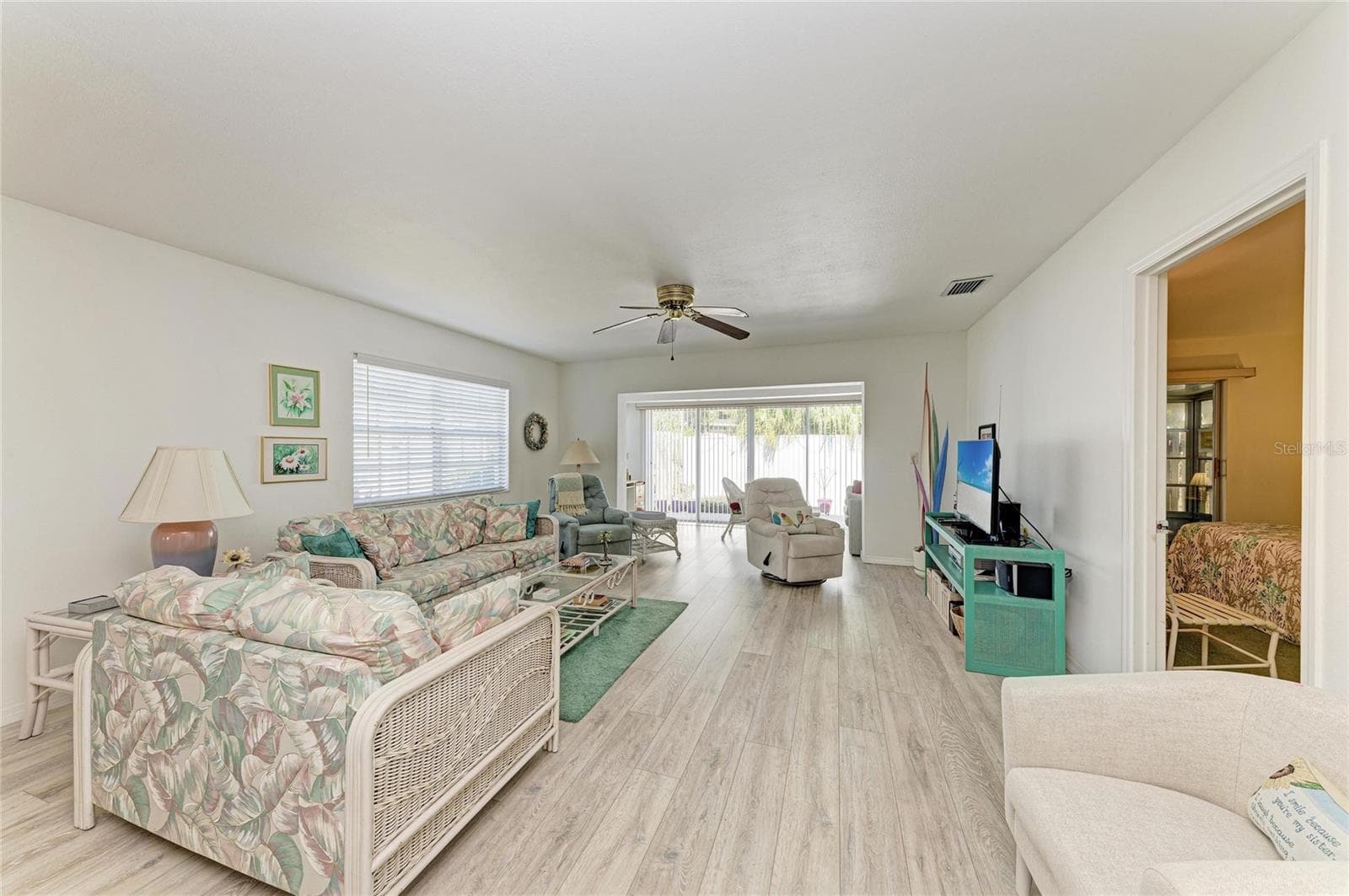 Great Room flows into the Florida Room where the wall has been removed - 9417 KINGSTON DR #9417, BRADENTON