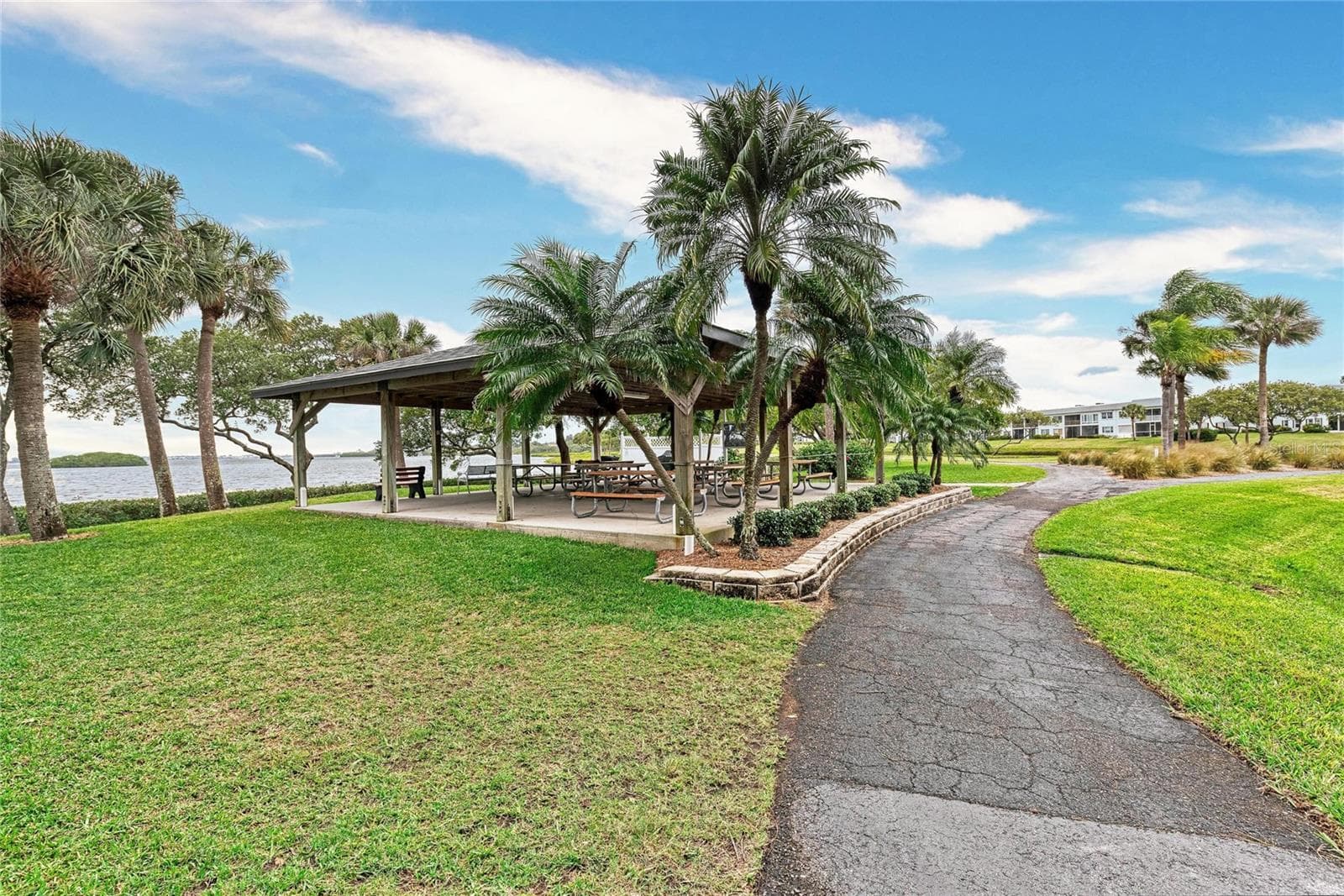 Picnic Area - 9417 KINGSTON DR #9417, BRADENTON