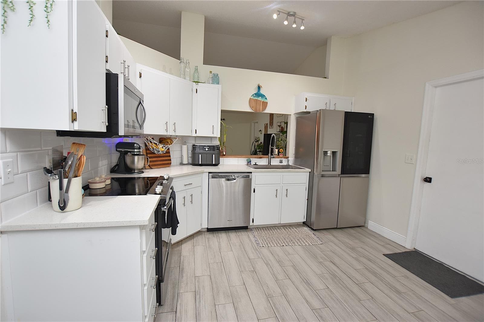 Kitchen - 2022 HATTERAS PT, LAKELAND