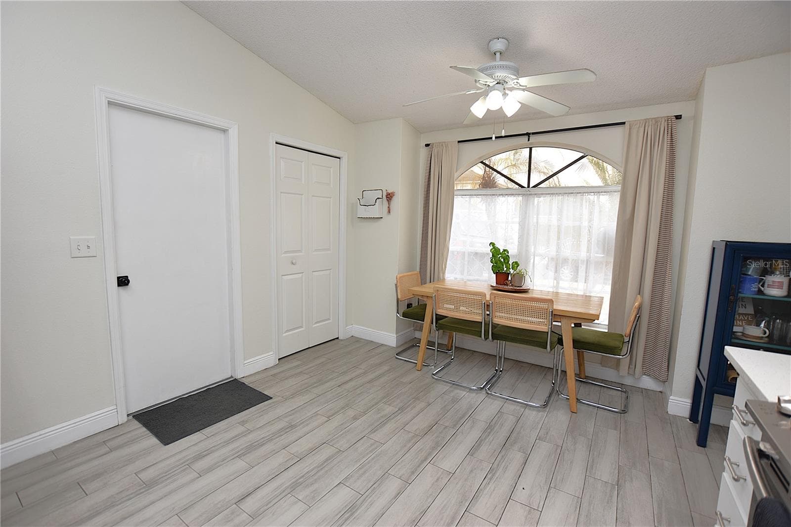 Kitchen/Dining - 2022 HATTERAS PT, LAKELAND