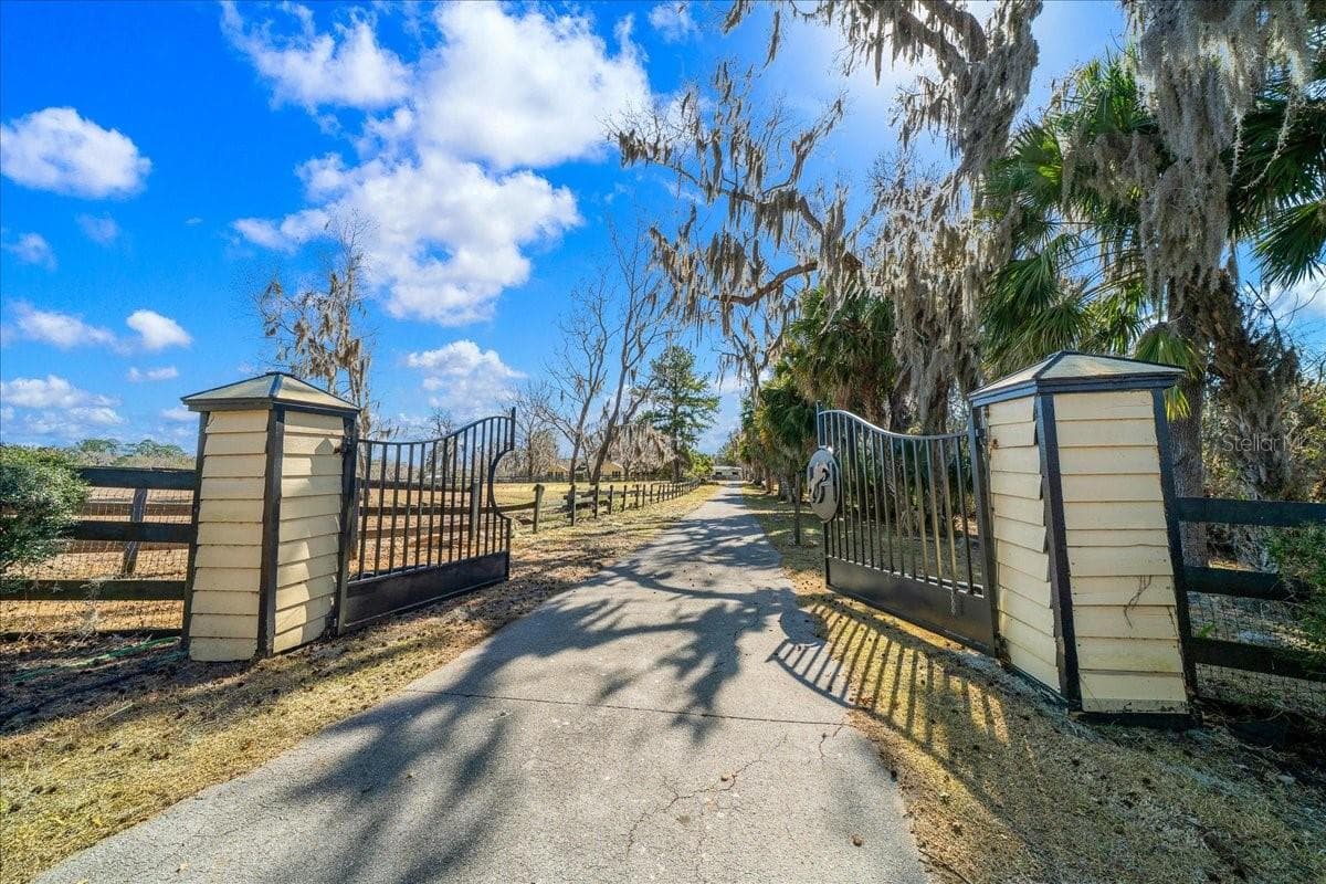 Gated Entry - 750 SW 91ST PL, OCALA