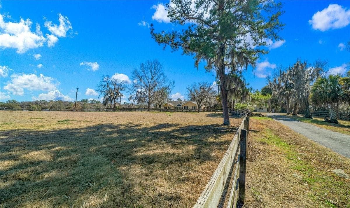 Beautiful Long Entry - 750 SW 91ST PL, OCALA