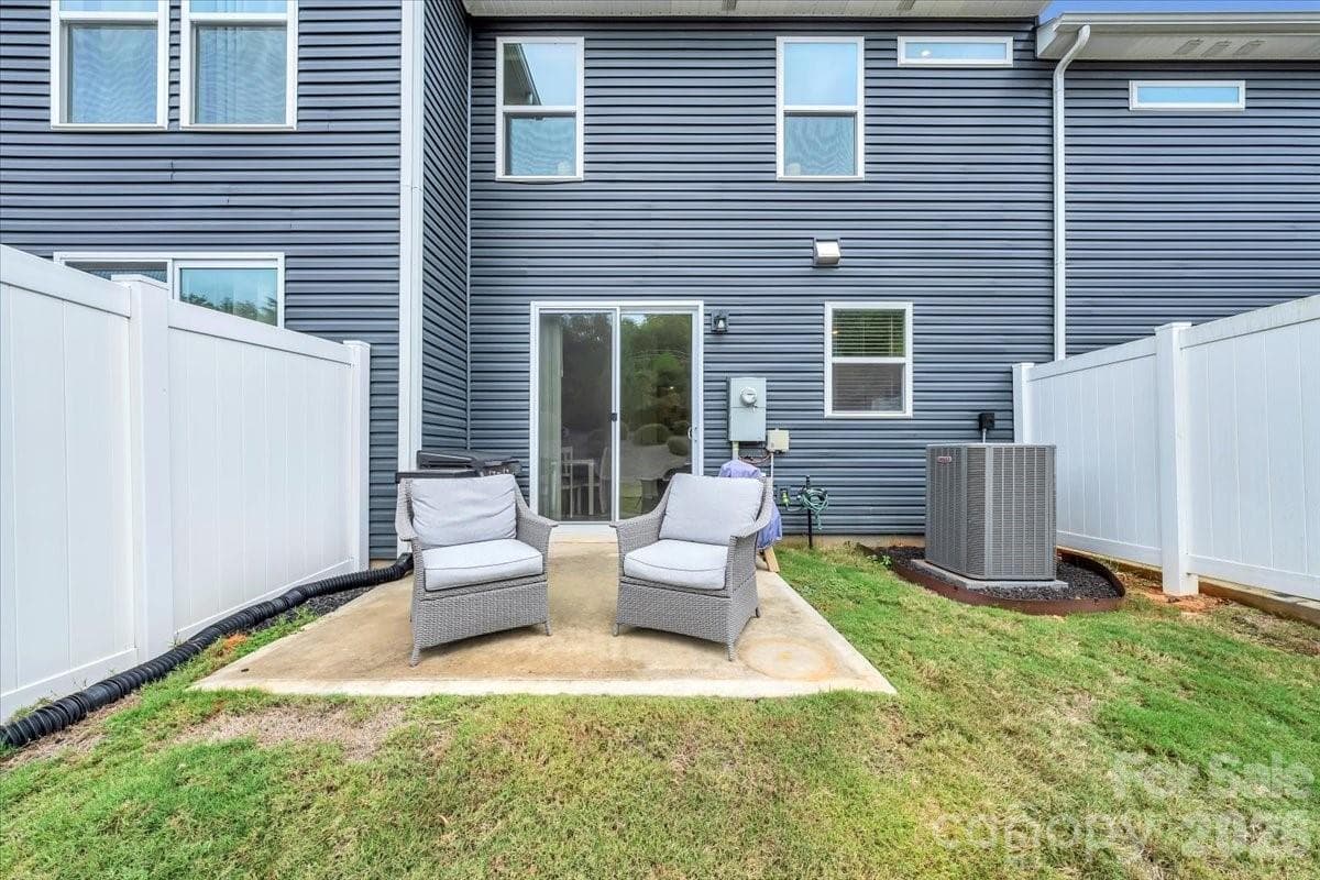 Townhouse at 11310 Bartrams Way, Charlotte, photo 30 of 37