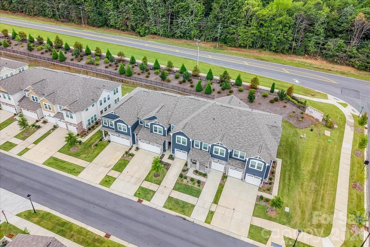 Townhouse at 11310 Bartrams Way, Charlotte, photo 31 of 37