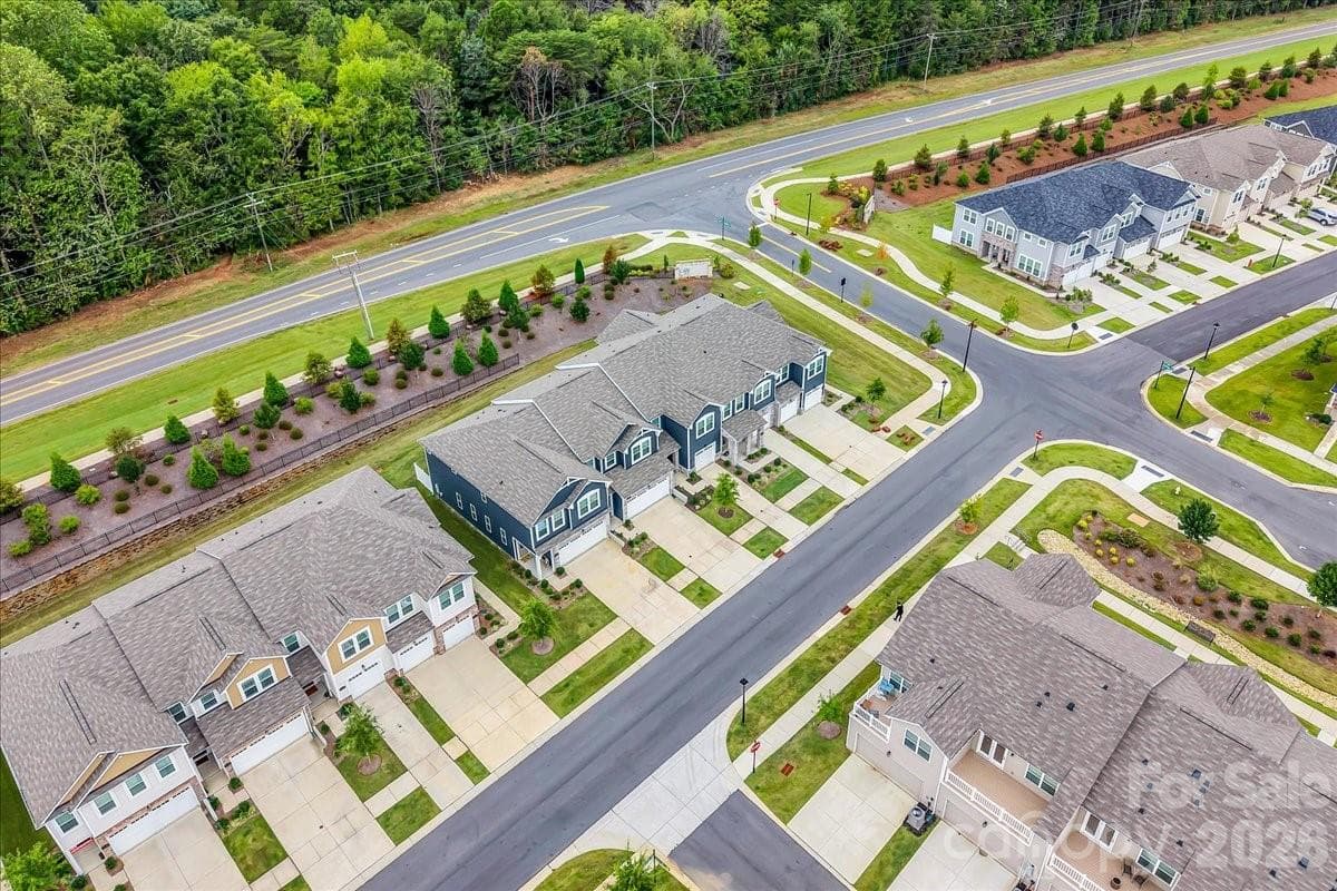 Townhouse at 11310 Bartrams Way, Charlotte, photo 32 of 37