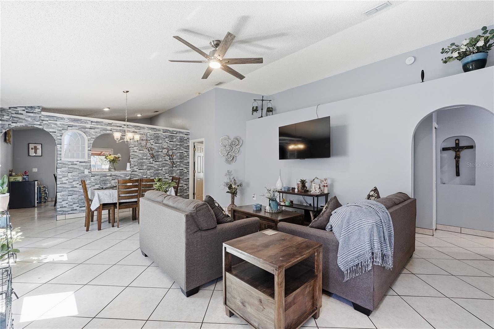 Single Family Residence at 139 PLACID WOODS CT, SANFORD, photo 13 of 32