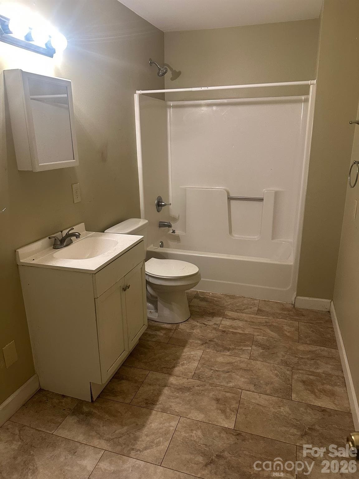 Bath 2 - 1323 7th Street, Statesville