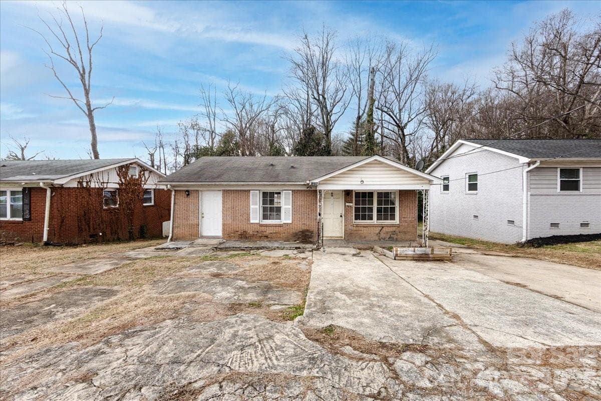 Duplex at Charlotte, photo 2 of 40