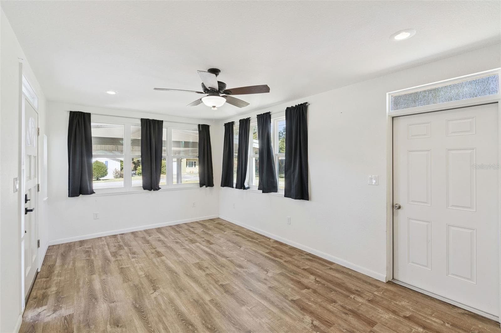 Single Family Residence at 822 POINSETTIA DR, EUSTIS, photo 3 of 23