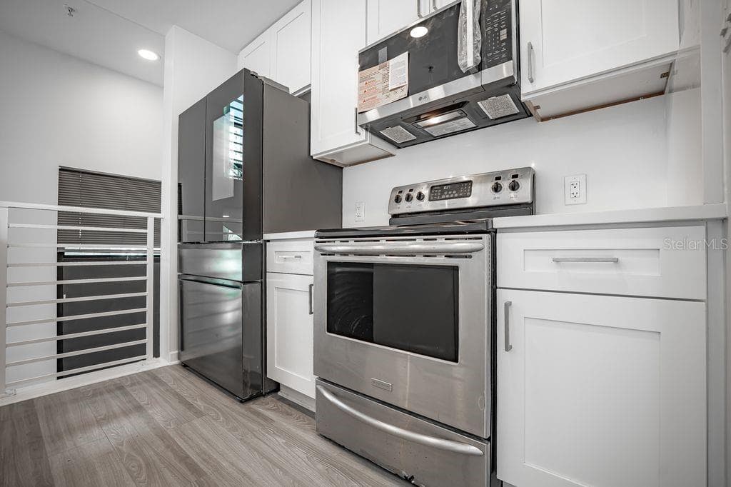 Condominium at 460 E JACKSON ST #2, ORLANDO, photo 5 of 37