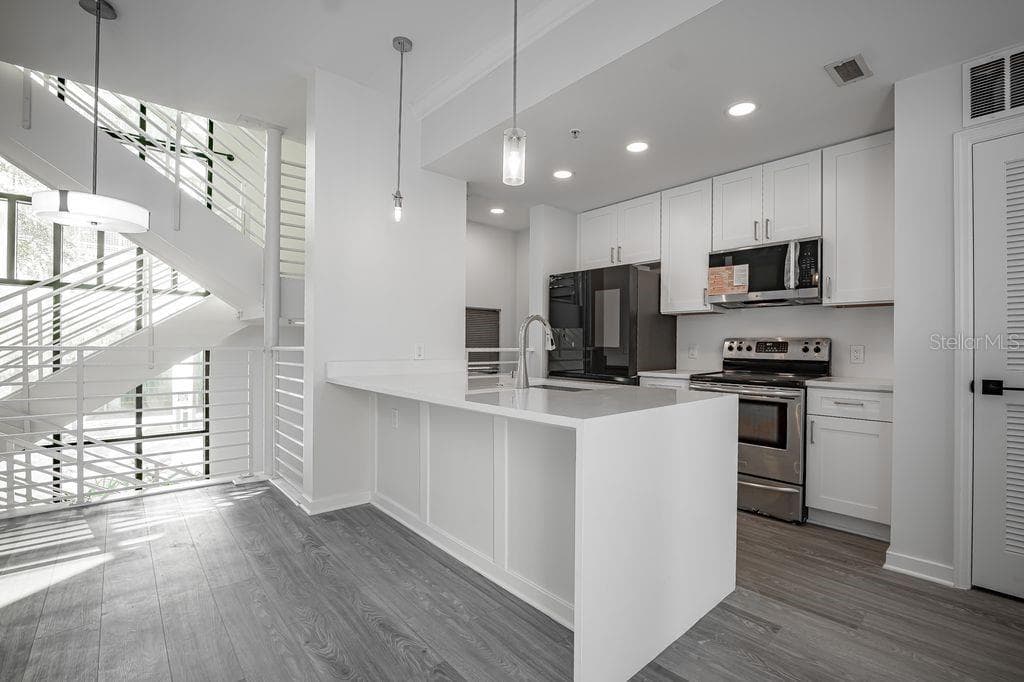 Condominium at 460 E JACKSON ST #2, ORLANDO, photo 3 of 37