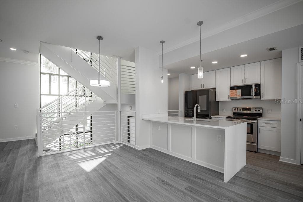 Condominium at 460 E JACKSON ST #2, ORLANDO, photo 7 of 37