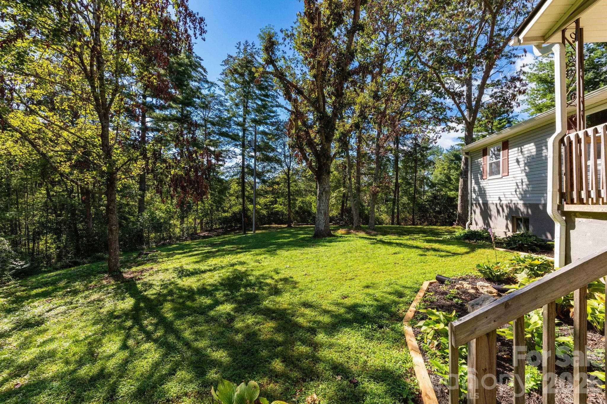 Single Family Residence at 38 Mountainberry Lane, Fairview, photo 2 of 27