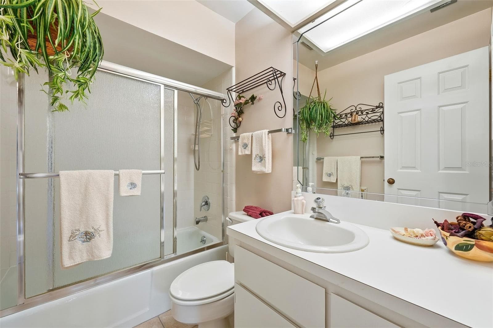 Guest Bath - 58 TOWNHILL DR, EUSTIS