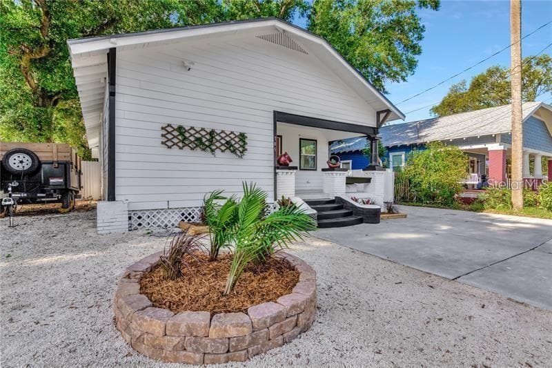 Single Family Residence at 705 E PLYMOUTH ST, TAMPA, photo 4 of 39