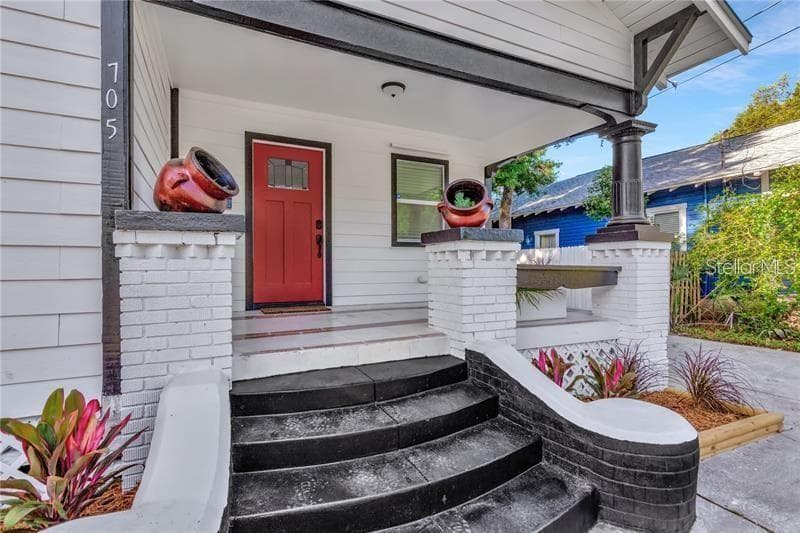 Single Family Residence at 705 E PLYMOUTH ST, TAMPA, photo 5 of 39