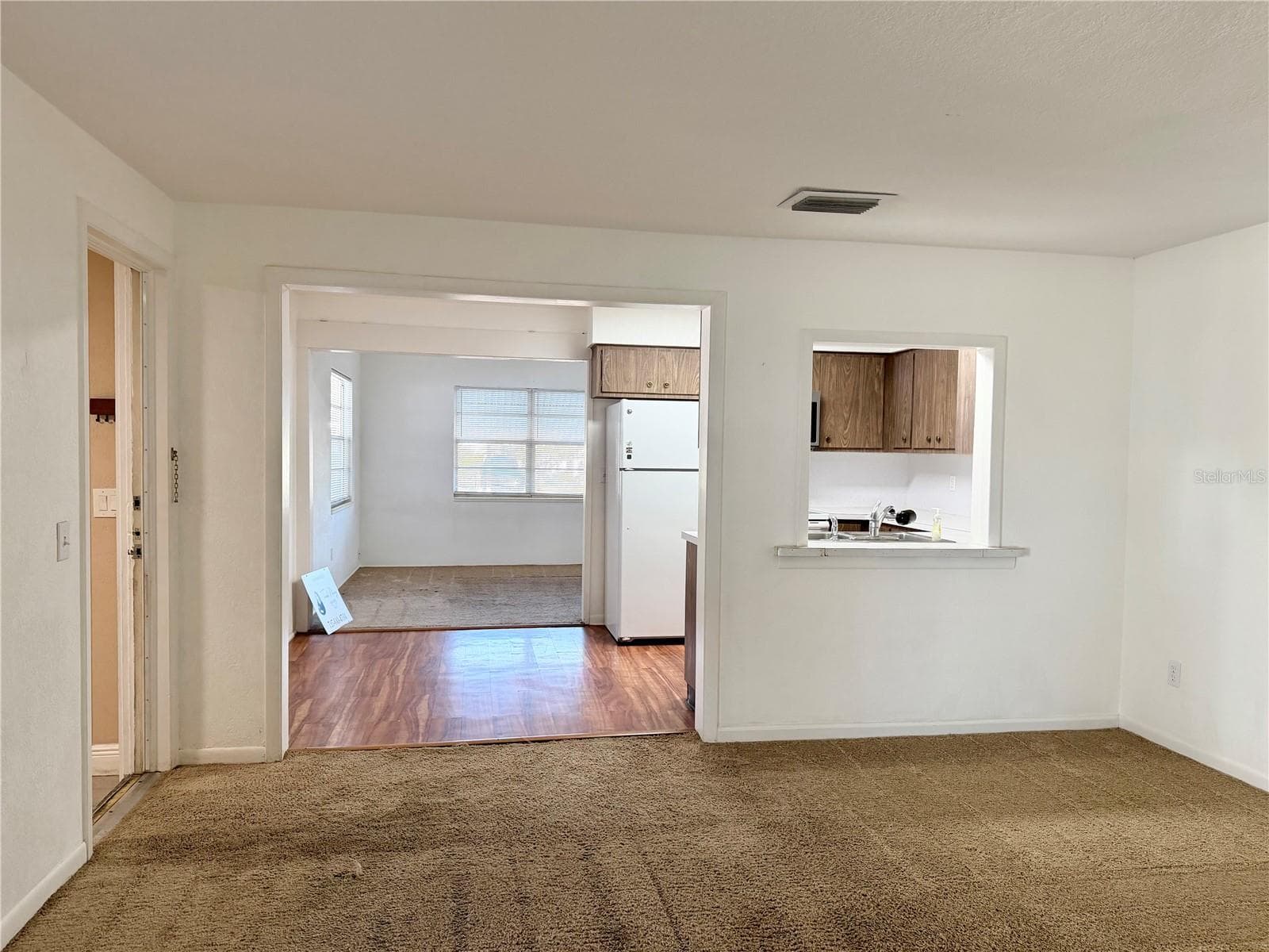 family room looking into kitchen - 110 S CORONA AVE, CLEARWATER