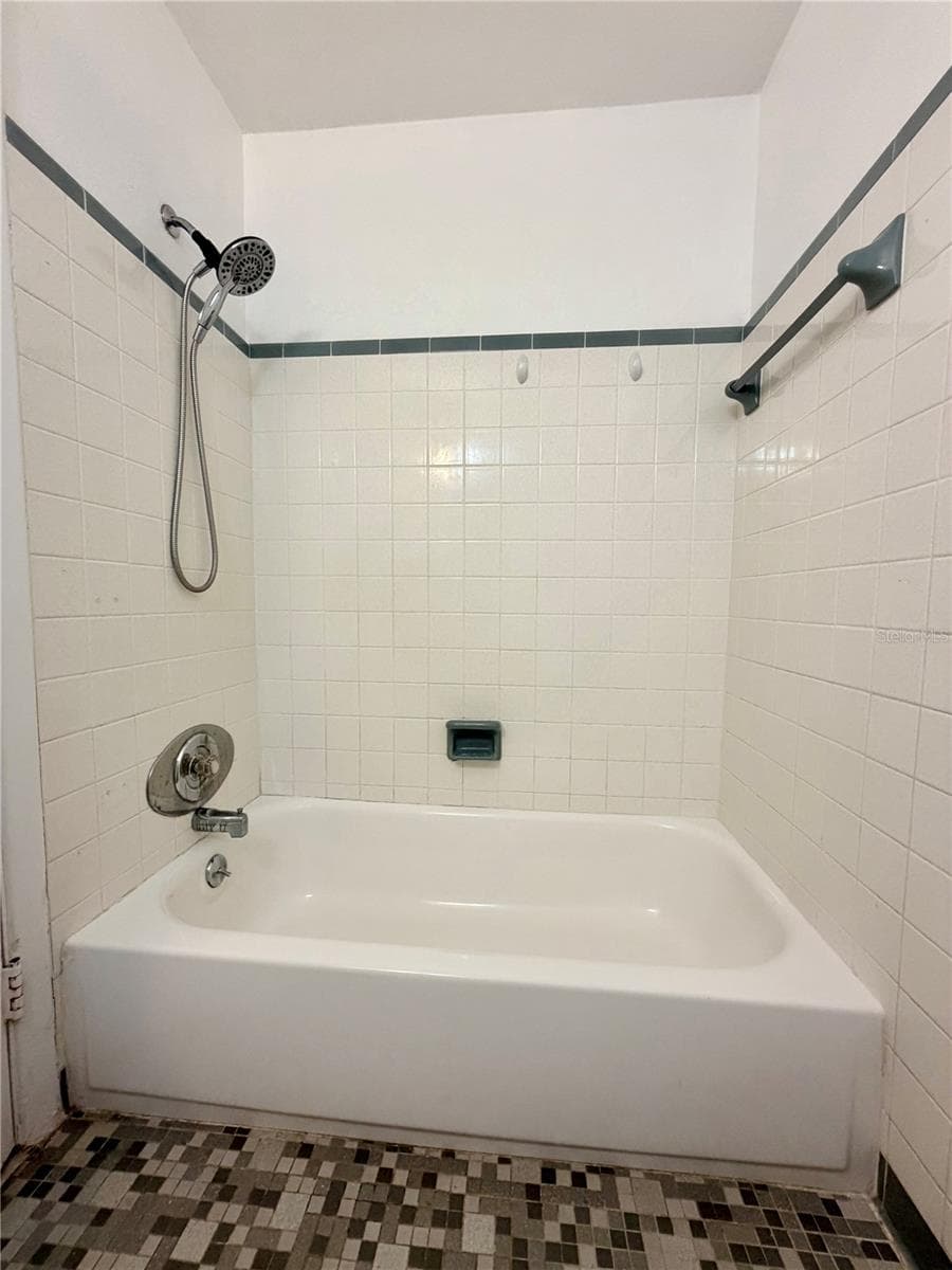 Main bathroom - 110 S CORONA AVE, CLEARWATER
