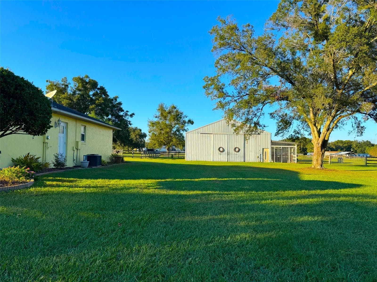 Single Family Residence at 331 SE HIGHWAY 42, SUMMERFIELD, photo 10 of 67