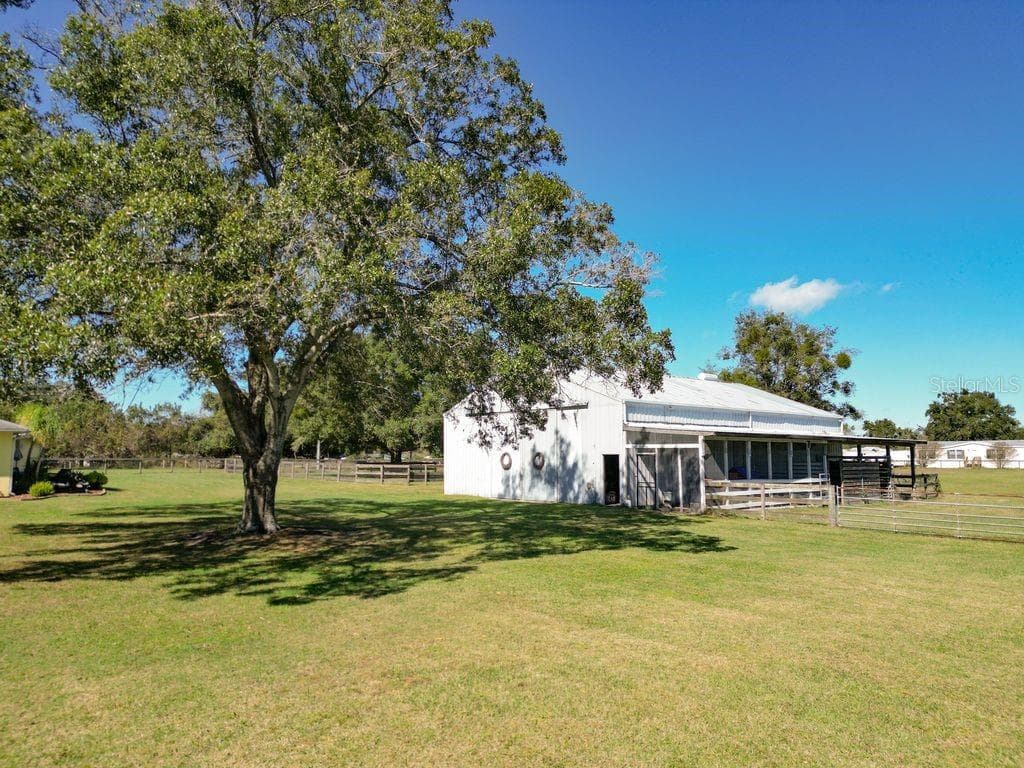 Single Family Residence at 331 SE HIGHWAY 42, SUMMERFIELD, photo 22 of 67
