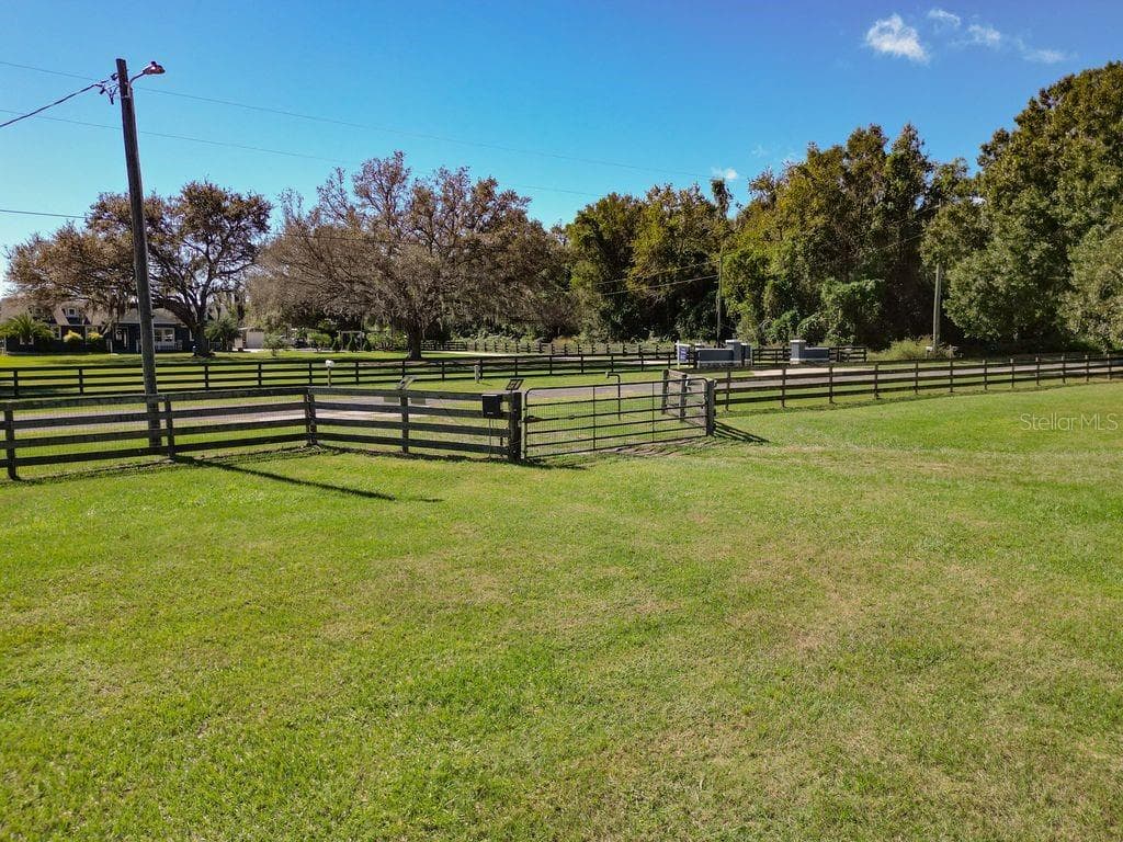 Single Family Residence at 331 SE HIGHWAY 42, SUMMERFIELD, photo 55 of 67