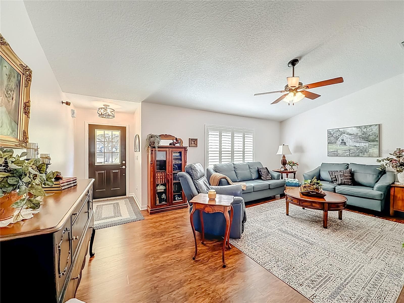 Living room - 331 SE HIGHWAY 42, SUMMERFIELD