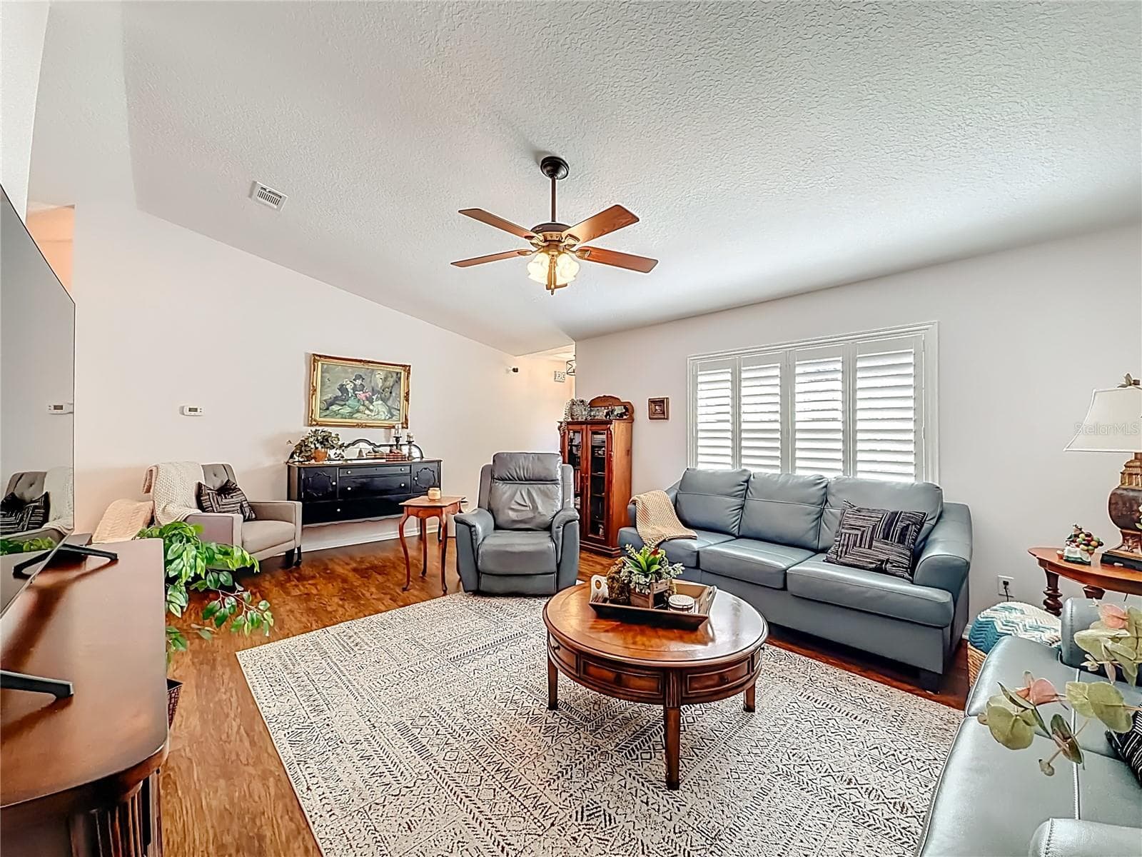 Living room - 331 SE HIGHWAY 42, SUMMERFIELD