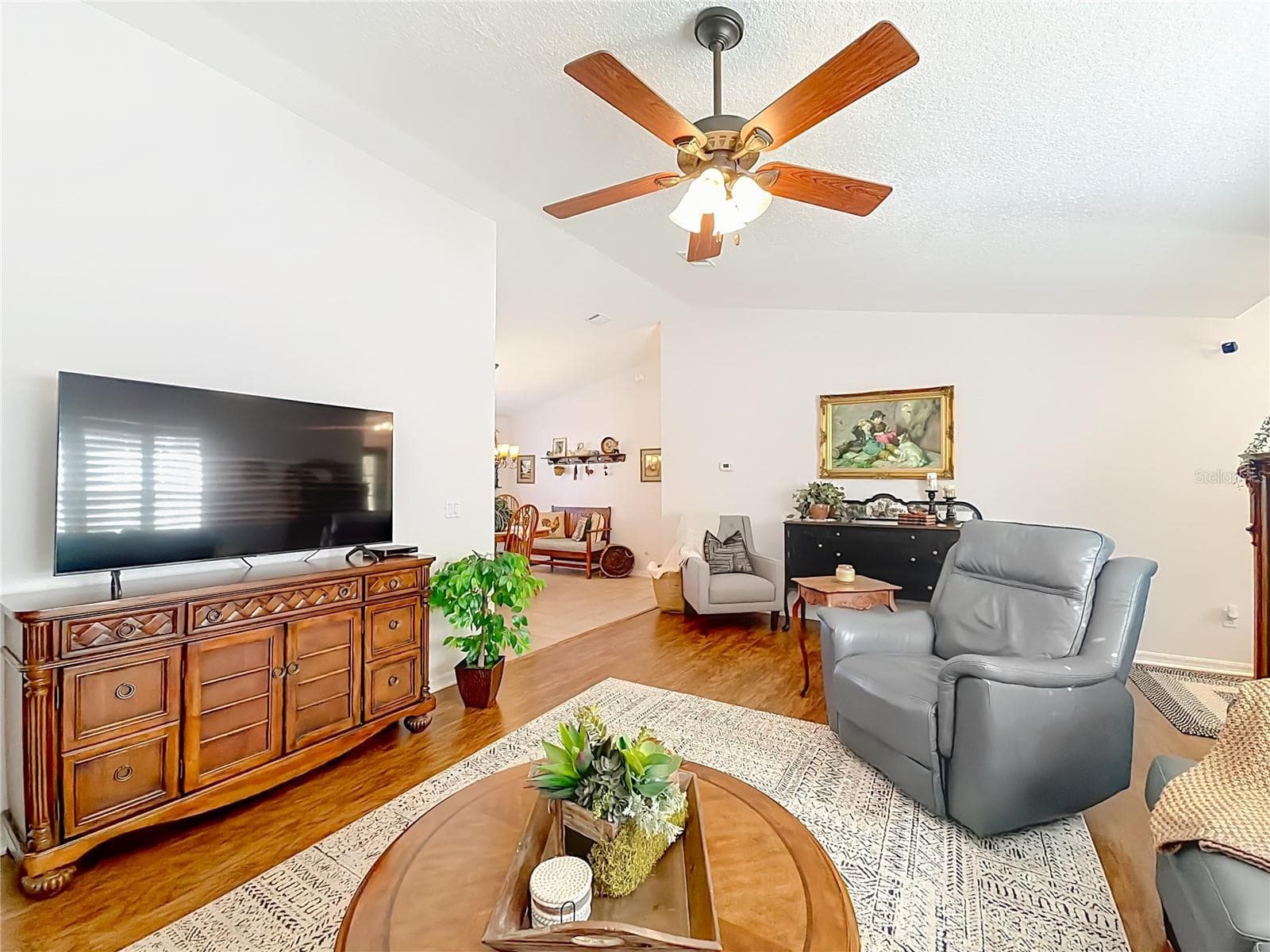 Living room - 331 SE HIGHWAY 42, SUMMERFIELD