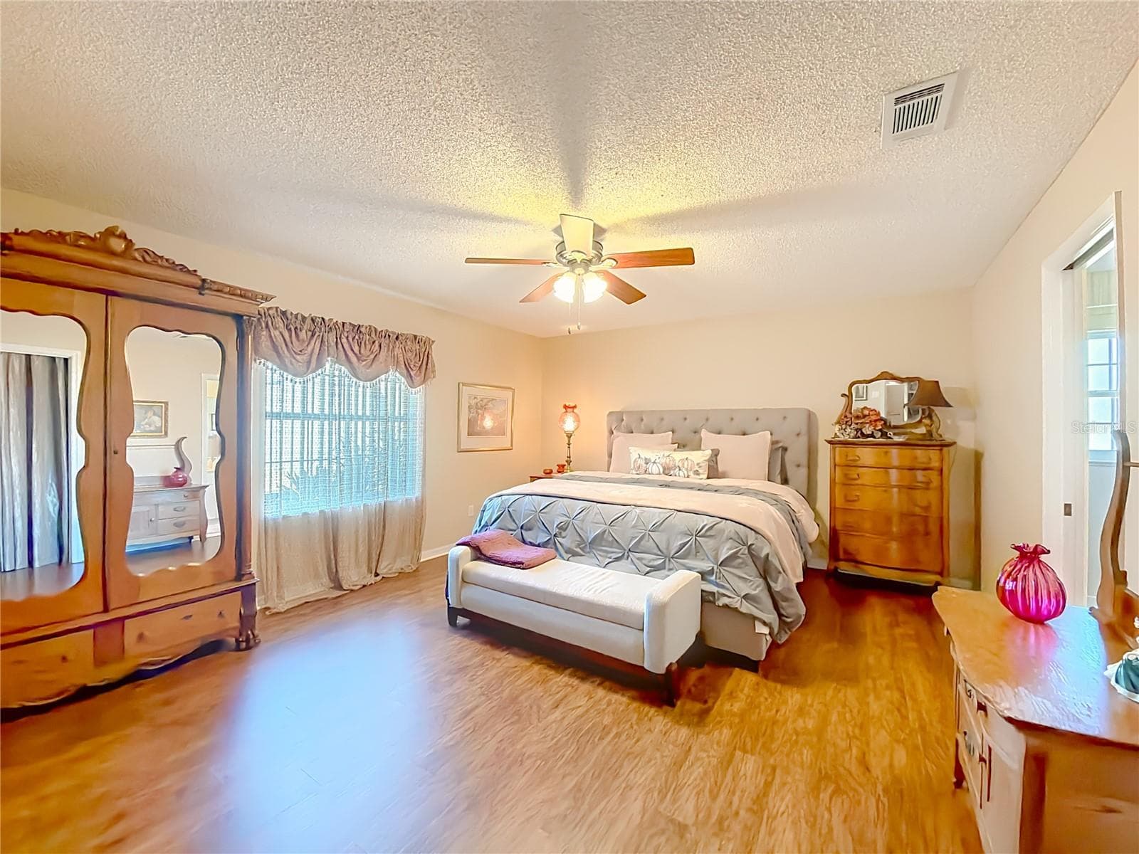 Primary bedroom - 331 SE HIGHWAY 42, SUMMERFIELD