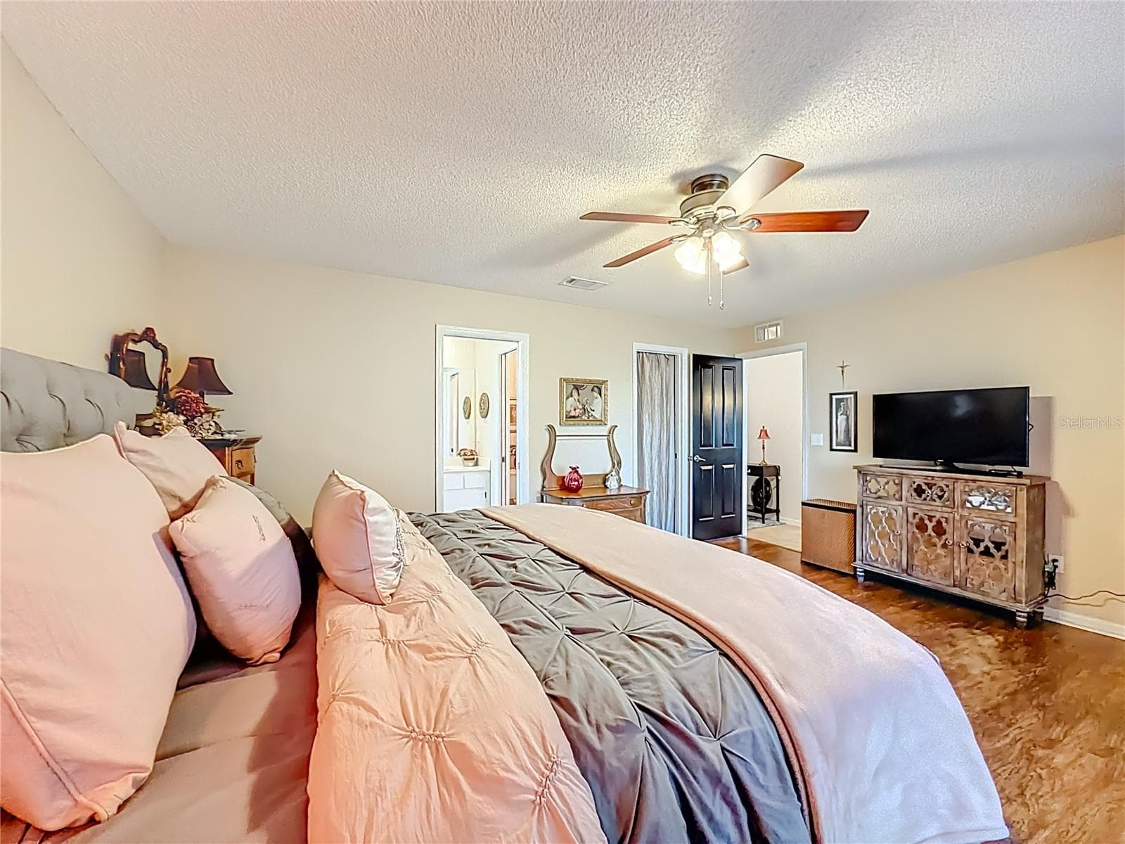 Primary bedroom - 331 SE HIGHWAY 42, SUMMERFIELD