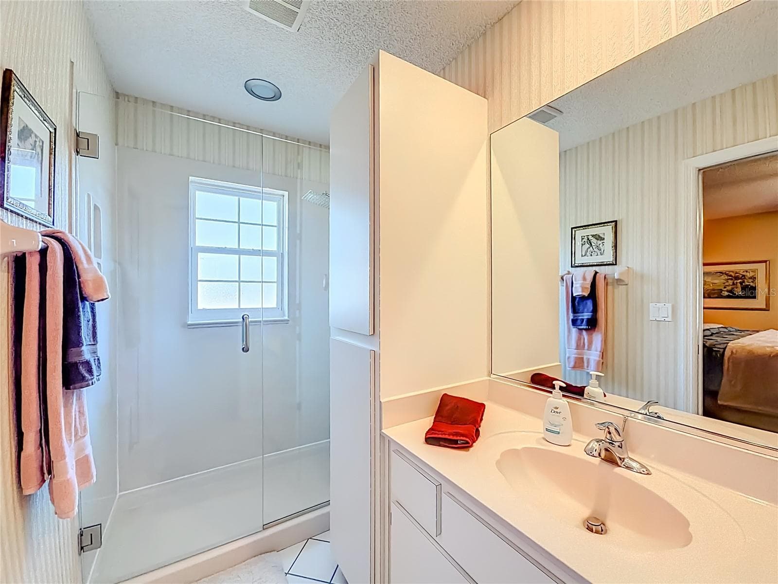 En-suite bath - 331 SE HIGHWAY 42, SUMMERFIELD