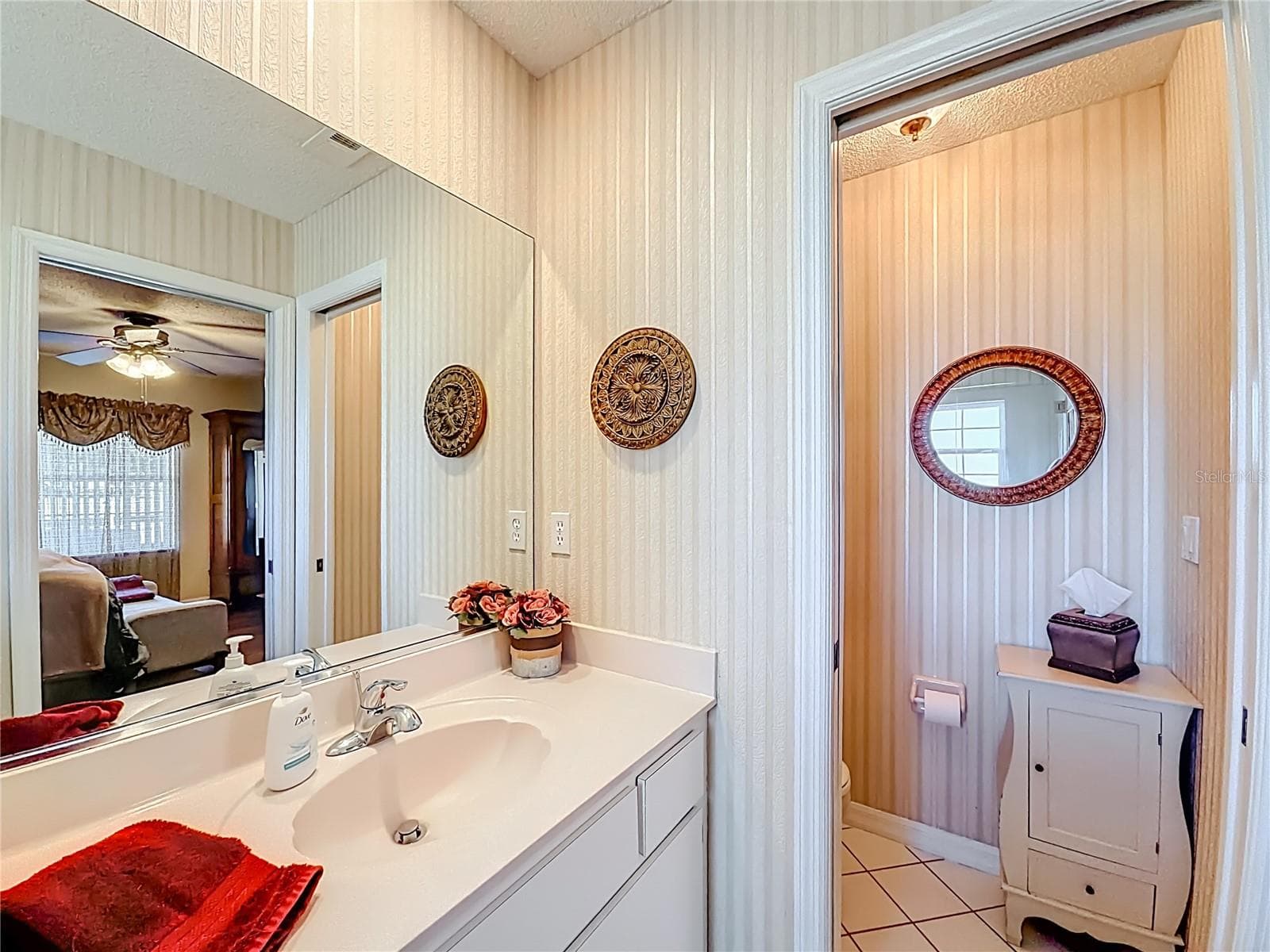 En-suite bath - 331 SE HIGHWAY 42, SUMMERFIELD